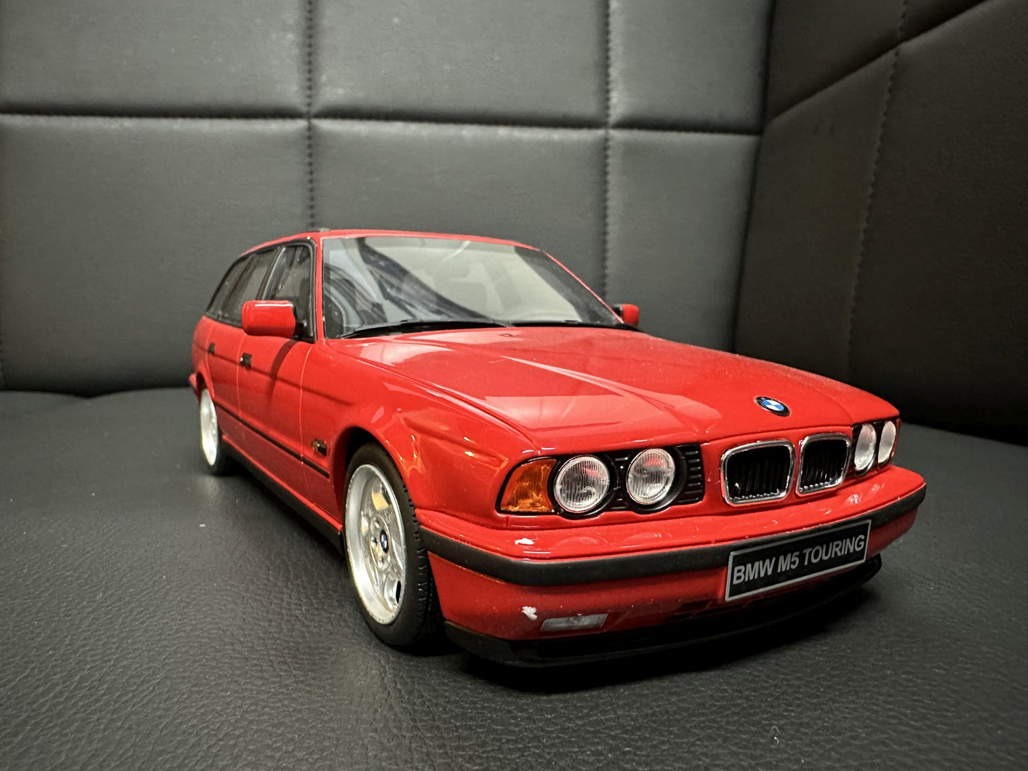 Bmw M5 E34 Kombi red Limitiert 1111/3000 1:18 OTTO OT951 Бмв M5 Е34 Комби червен Лимитирана