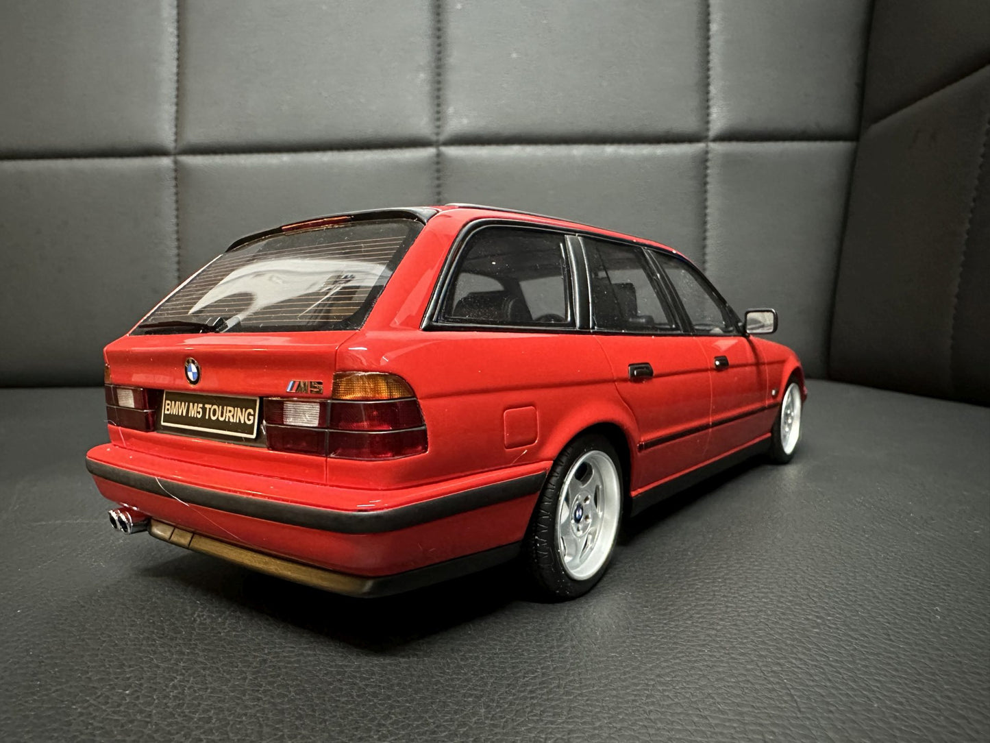 Bmw M5 E34 Kombi red Limitiert 1111/3000 1:18 OTTO OT951 Бмв M5 Е34 Комби червен Лимитирана