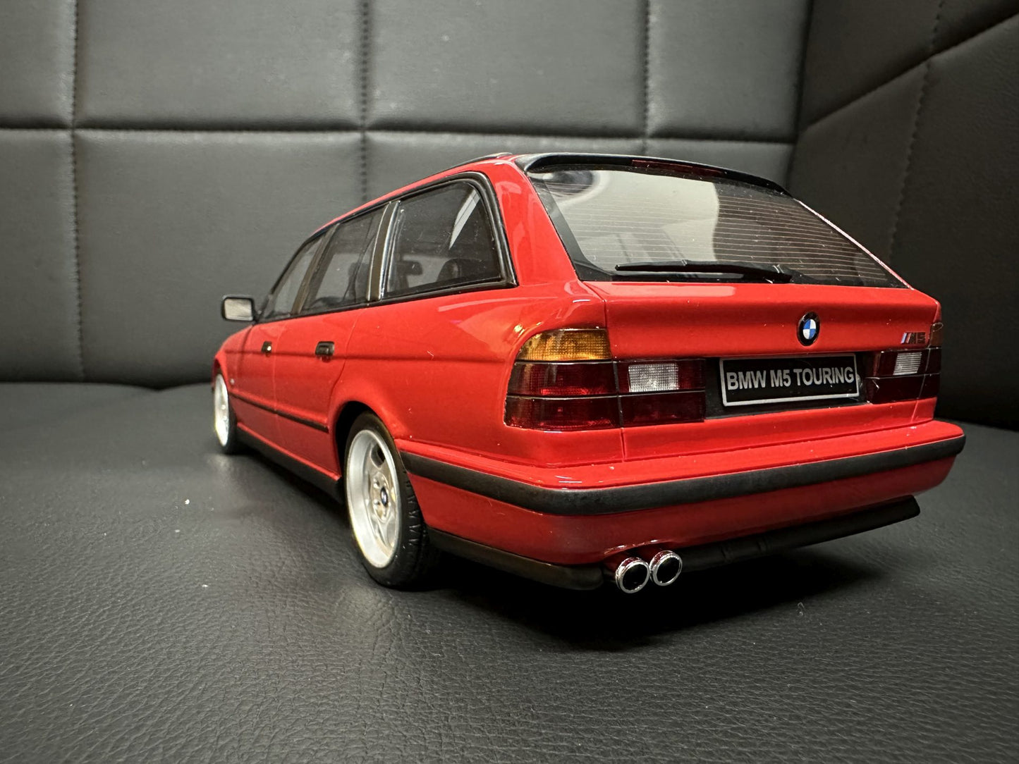 Bmw M5 E34 Kombi red Limitiert 1111/3000 1:18 OTTO OT951 Бмв M5 Е34 Комби червен Лимитирана