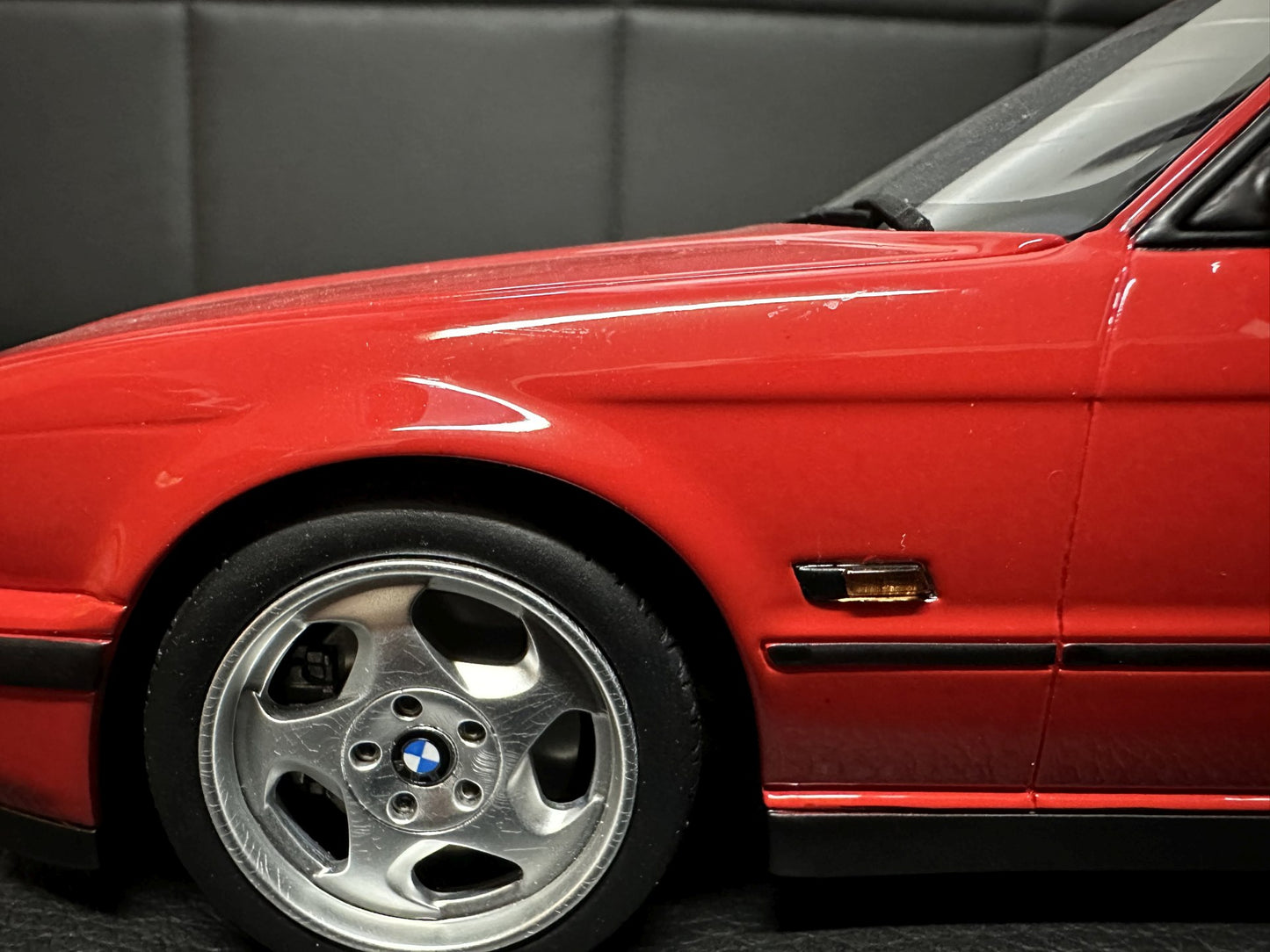 Bmw M5 E34 Kombi red Limitiert 1111/3000 1:18 OTTO OT951 Бмв M5 Е34 Комби червен Лимитирана