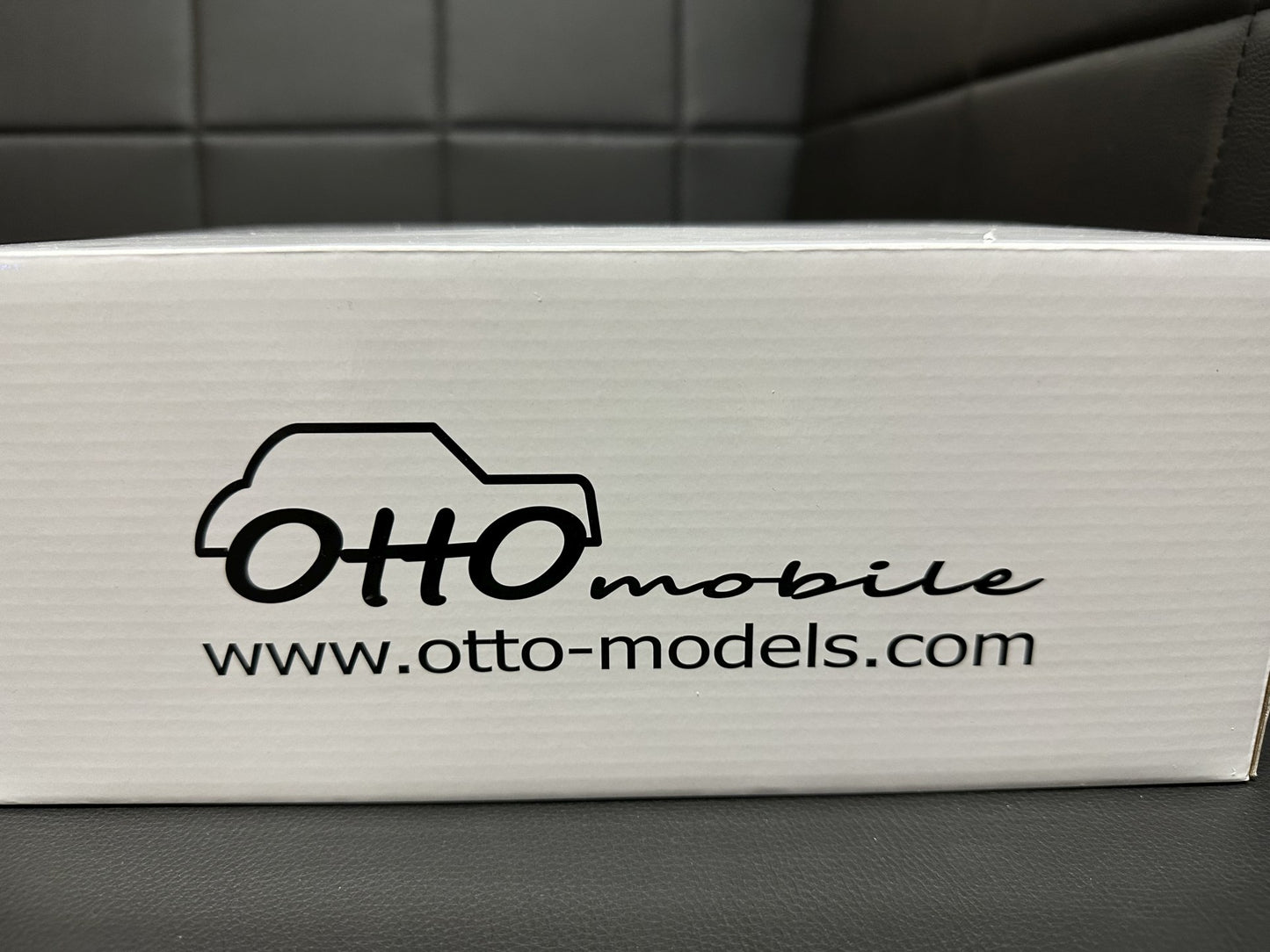 Bmw M5 E34 Kombi red Limitiert 1111/3000 1:18 OTTO OT951 Бмв M5 Е34 Комби червен Лимитирана