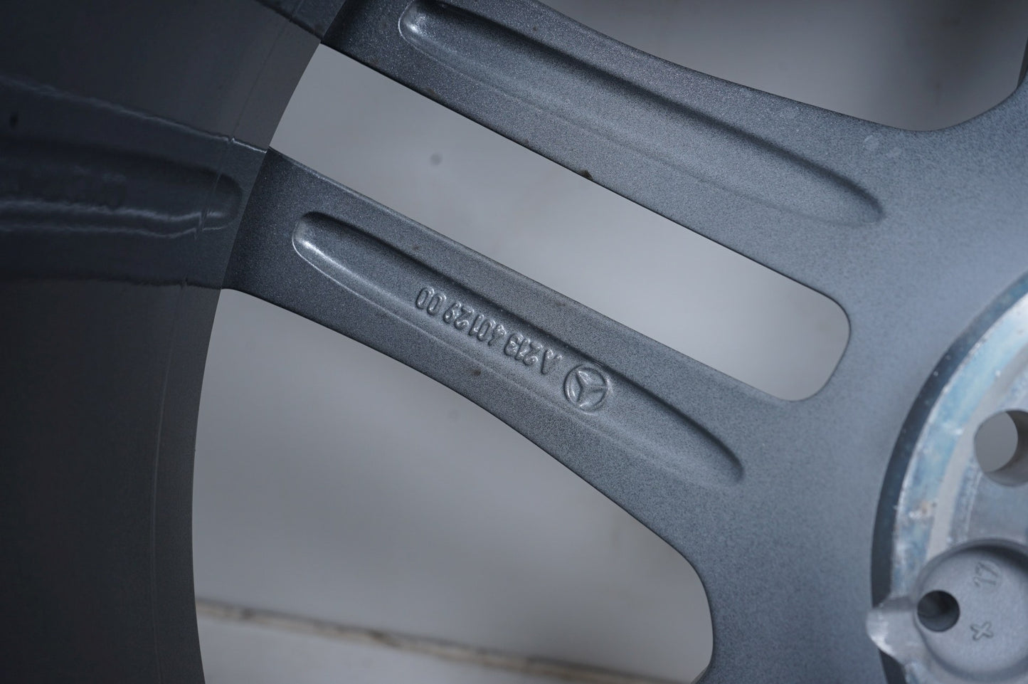 Нови Оригинал Mercedes E63 AMG W213 20 Zoll Мерцедес E63 AMG W213 20 цола зимен комплект зимни гуми