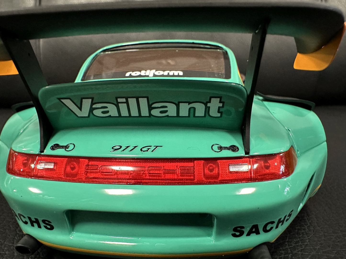 Porsche 911 993 RWB Vaillant Kit 2022 green Limitiert 632/1500 1:18 GT Spirit GT869 Порше 993 зелен Лимитирана