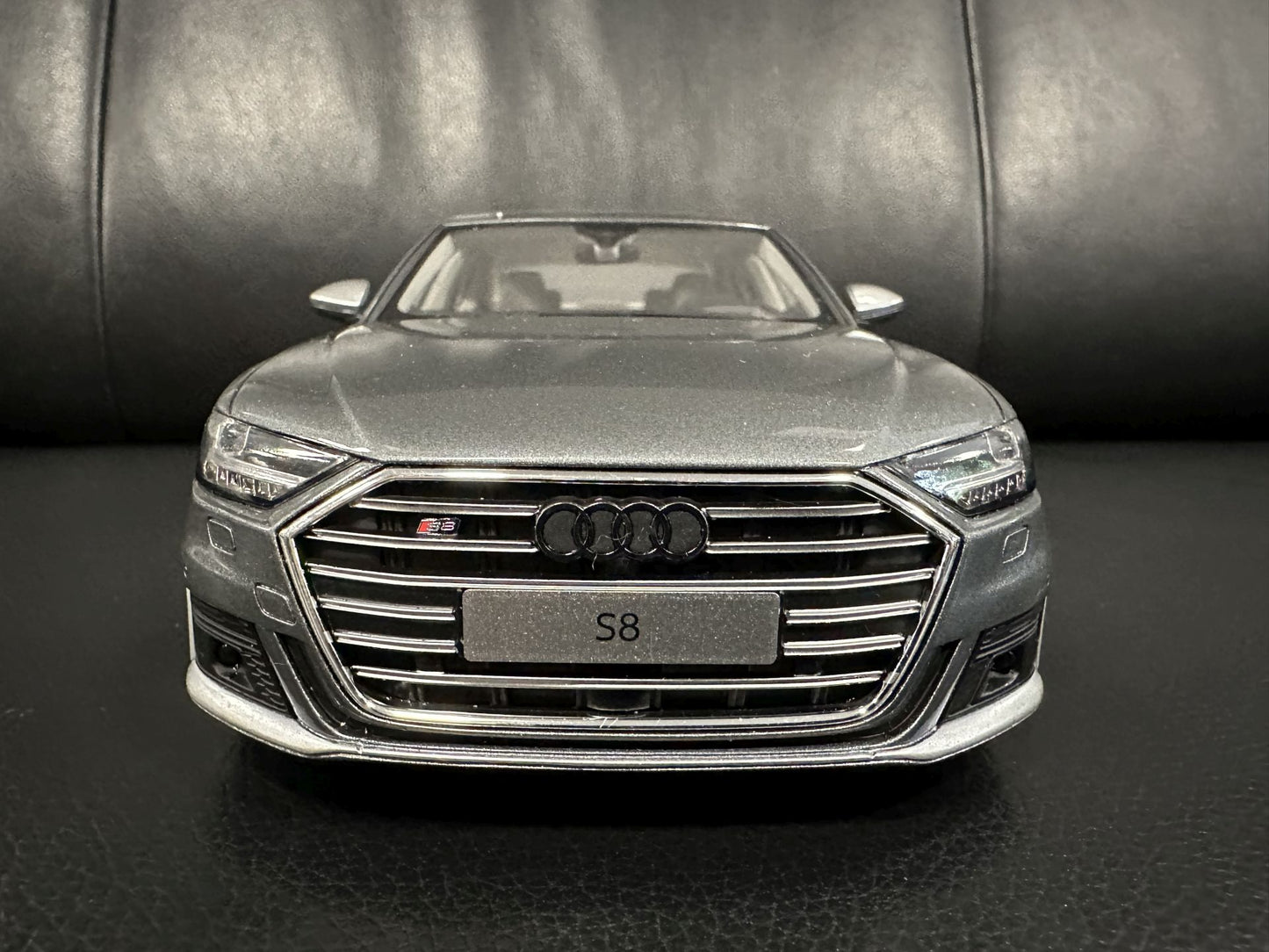 Audi S8 daytona grey Limitiert 255/999 1:18 GT Spirit GT856 Ауди С8 Лимитирана сив