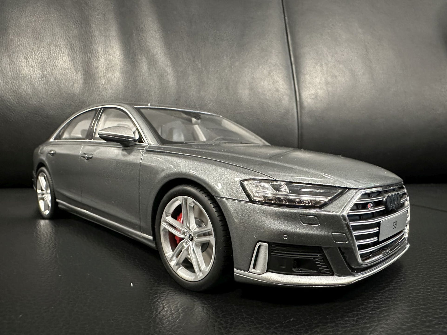 Audi S8 daytona grey Limitiert 255/999 1:18 GT Spirit GT856 Ауди С8 Лимитирана сив