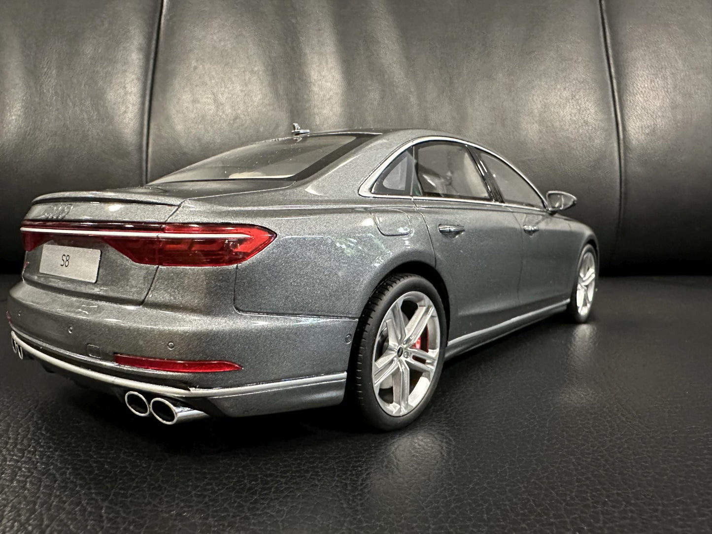 Audi S8 daytona grey Limitiert 255/999 1:18 GT Spirit GT856 Ауди С8 Лимитирана сив