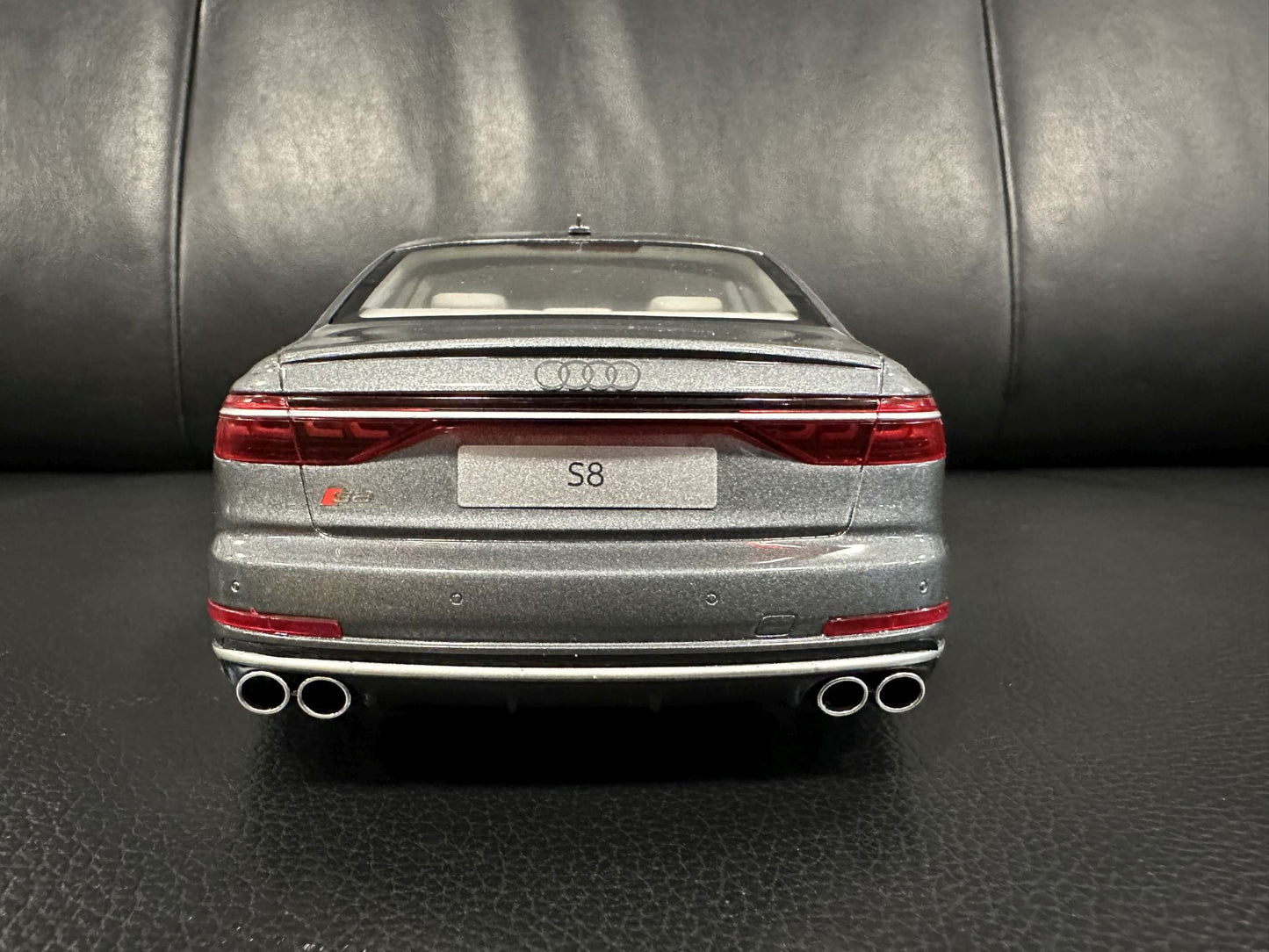 Audi S8 daytona grey Limitiert 255/999 1:18 GT Spirit GT856 Ауди С8 Лимитирана сив