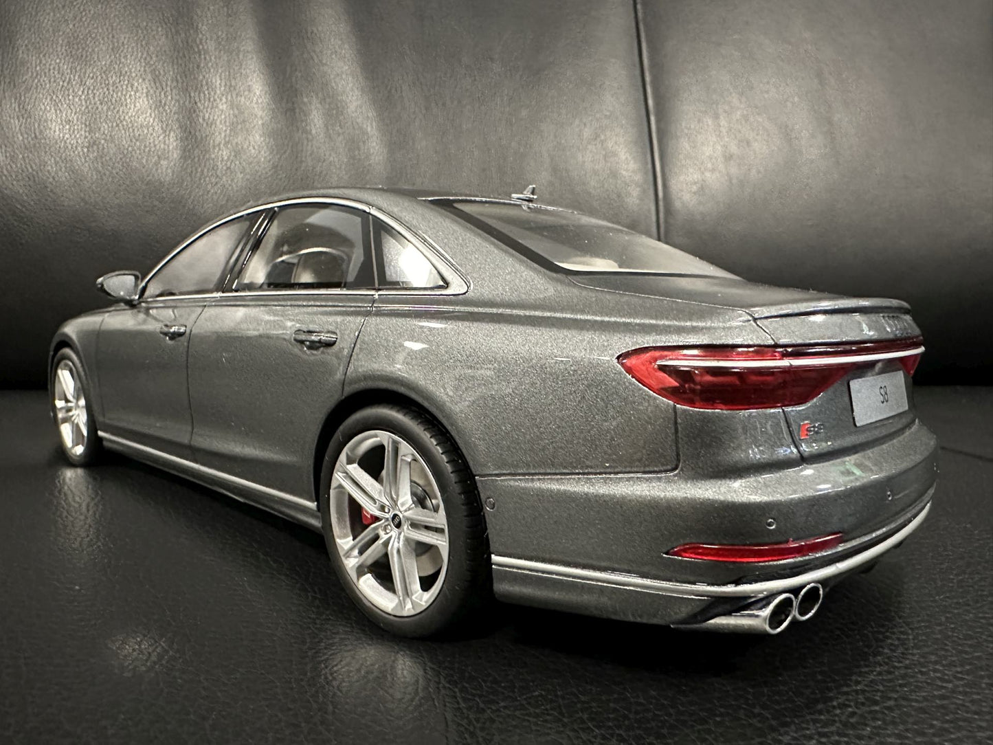 Audi S8 daytona grey Limitiert 255/999 1:18 GT Spirit GT856 Ауди С8 Лимитирана сив