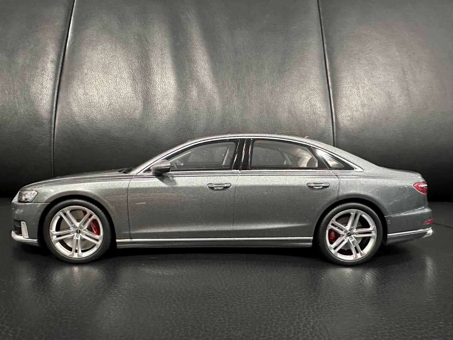 Audi S8 daytona grey Limitiert 255/999 1:18 GT Spirit GT856 Ауди С8 Лимитирана сив