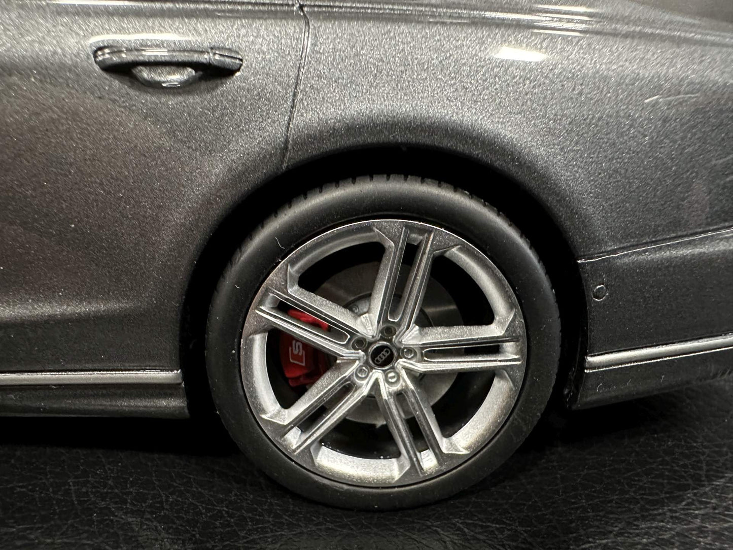 Audi S8 daytona grey Limitiert 255/999 1:18 GT Spirit GT856 Ауди С8 Лимитирана сив