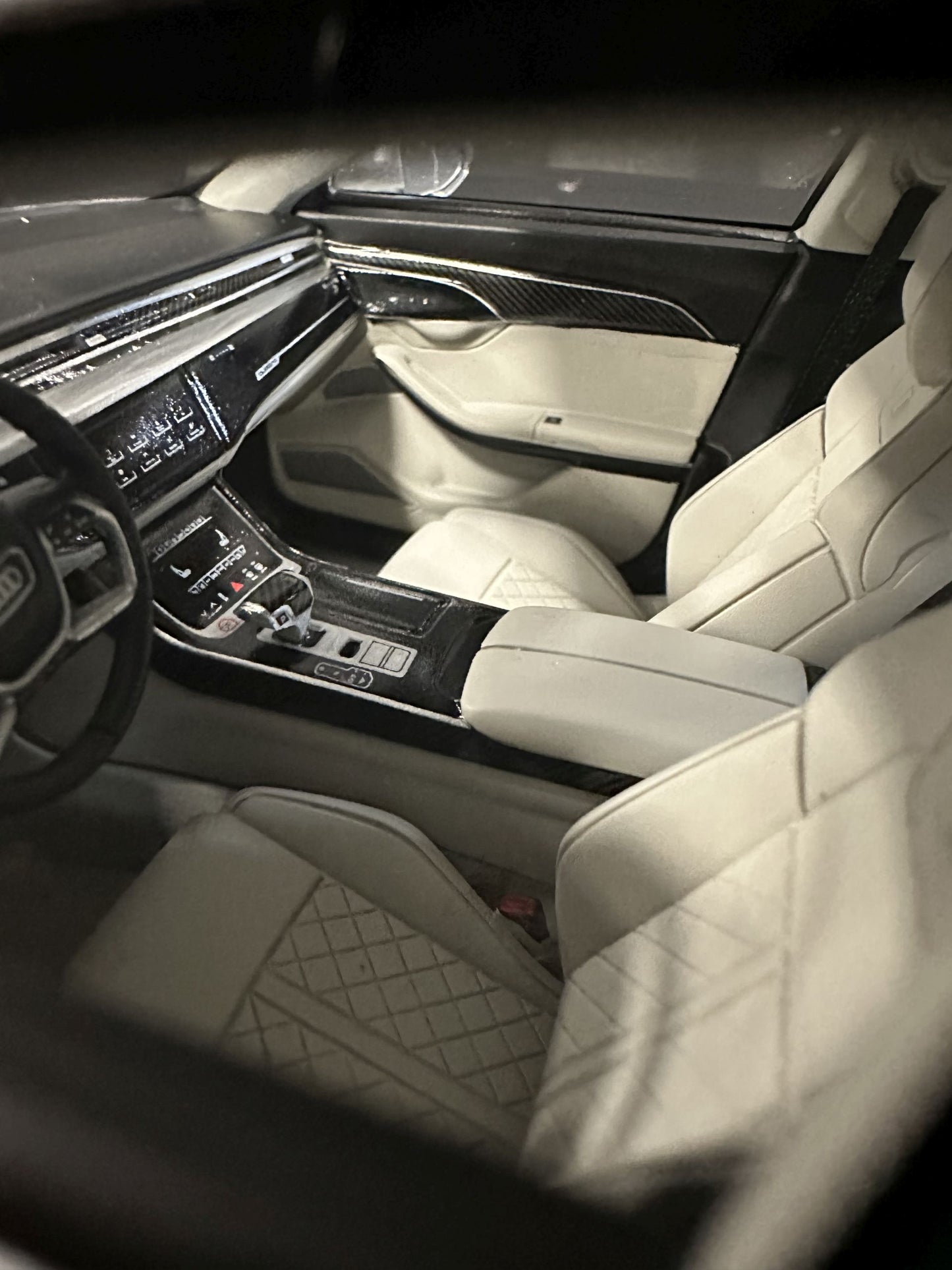 Audi S8 daytona grey Limitiert 255/999 1:18 GT Spirit GT856 Ауди С8 Лимитирана сив