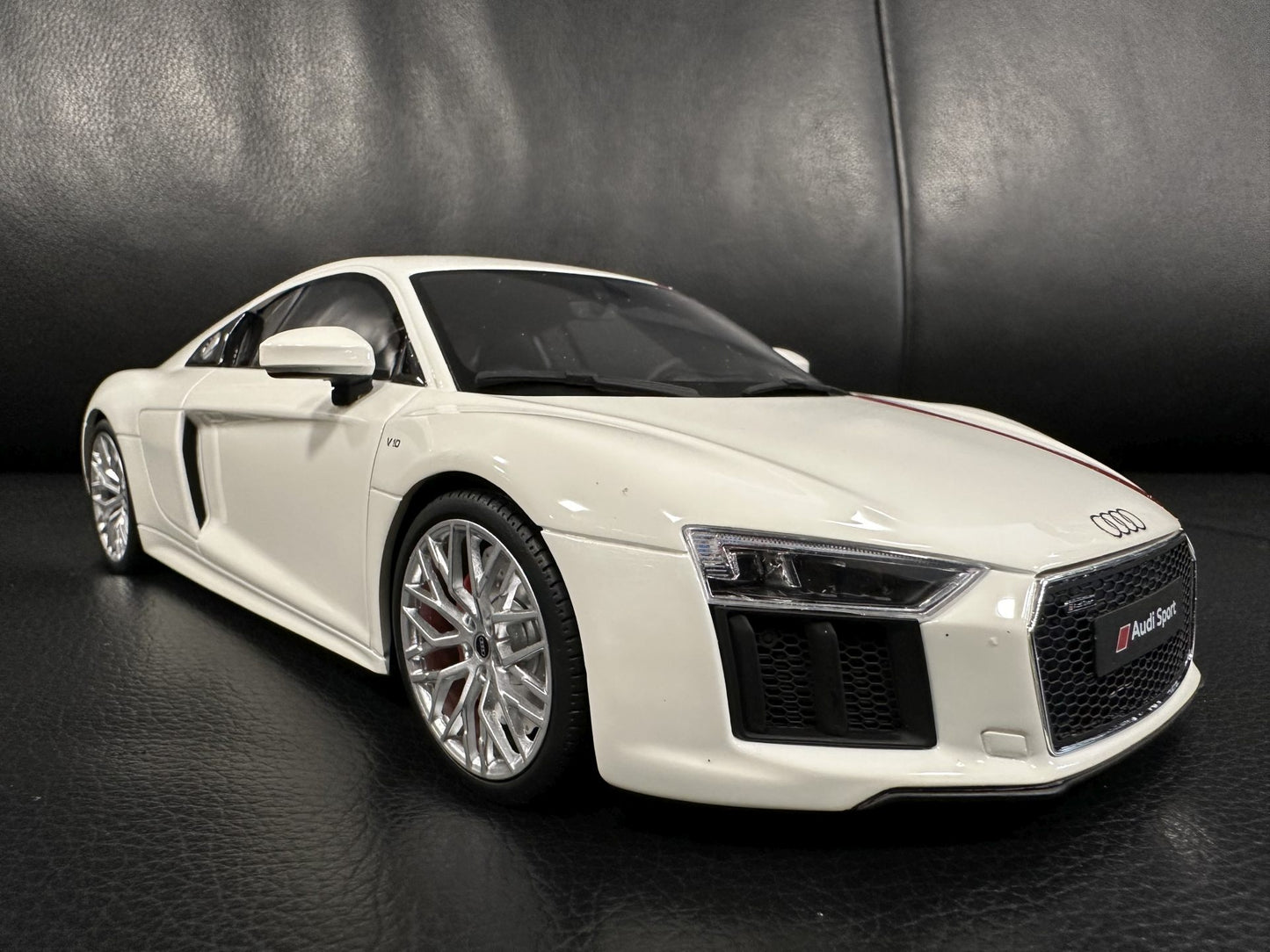 Audi R8 V10 RWS white Limitiert 188/999 1:18 GT Spirit GT247 Ауди Р8 В10 Лимитирана бял
