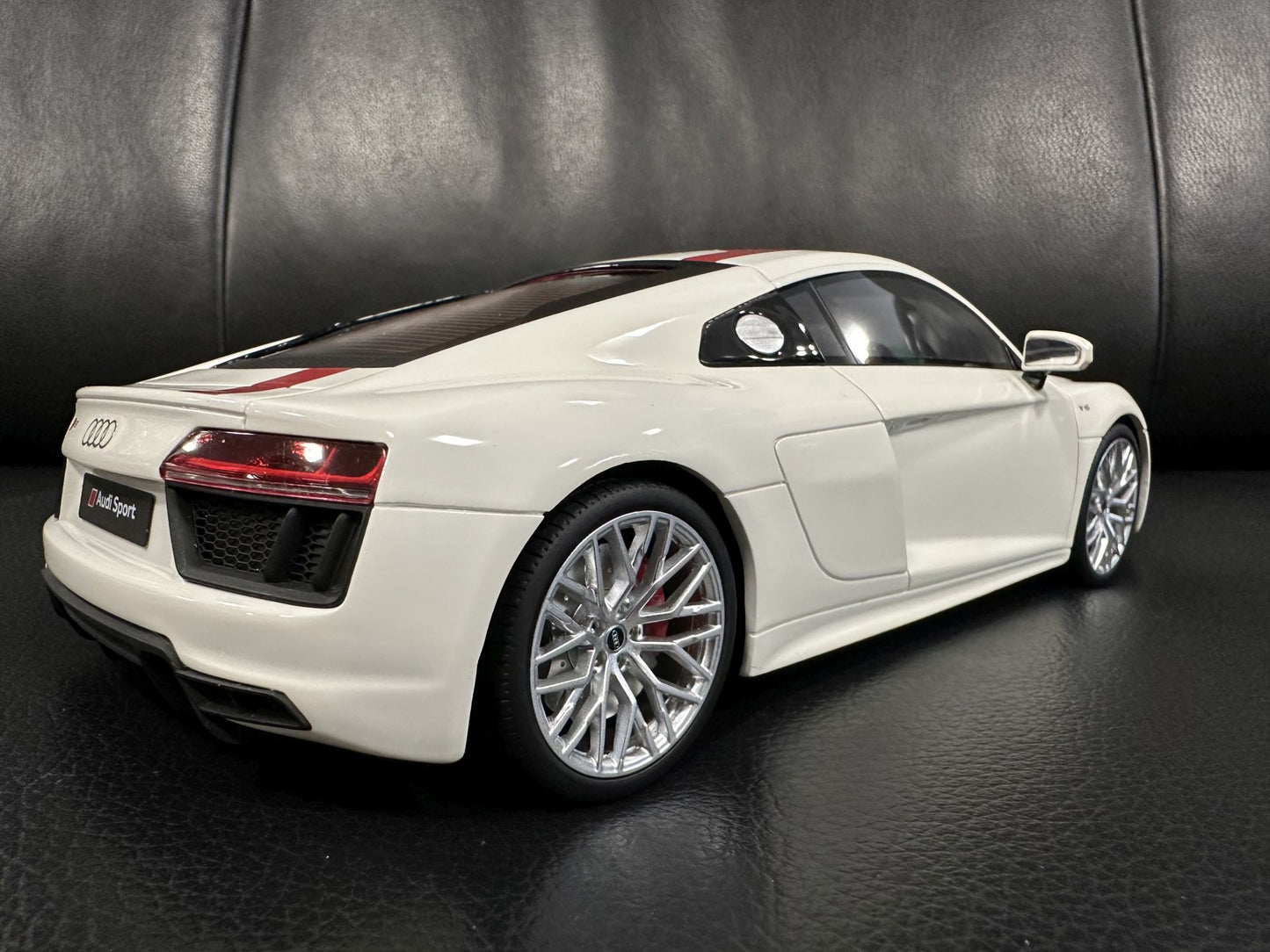 Audi R8 V10 RWS white Limitiert 188/999 1:18 GT Spirit GT247 Ауди Р8 В10 Лимитирана бял