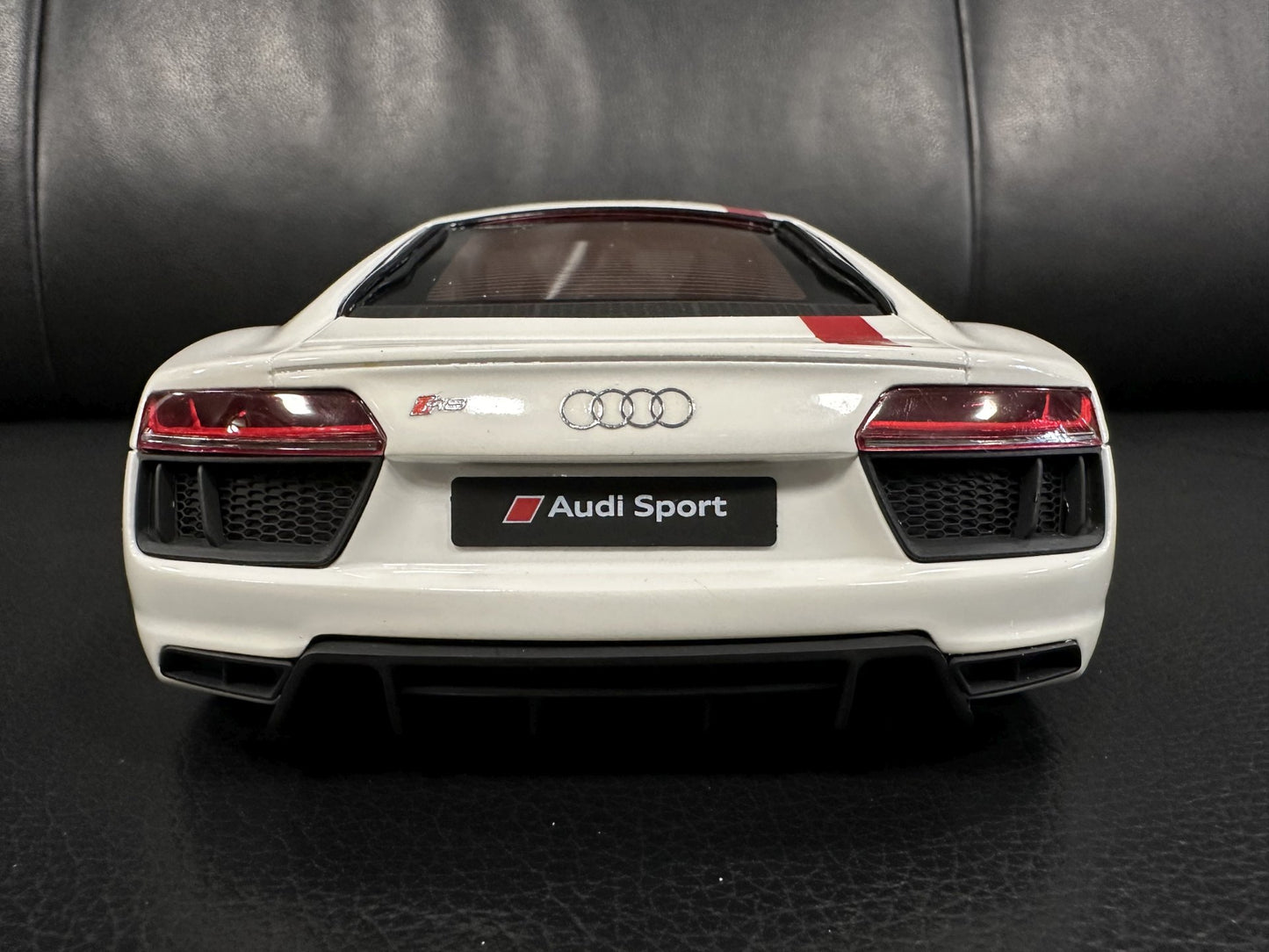 Audi R8 V10 RWS white Limitiert 188/999 1:18 GT Spirit GT247 Ауди Р8 В10 Лимитирана бял