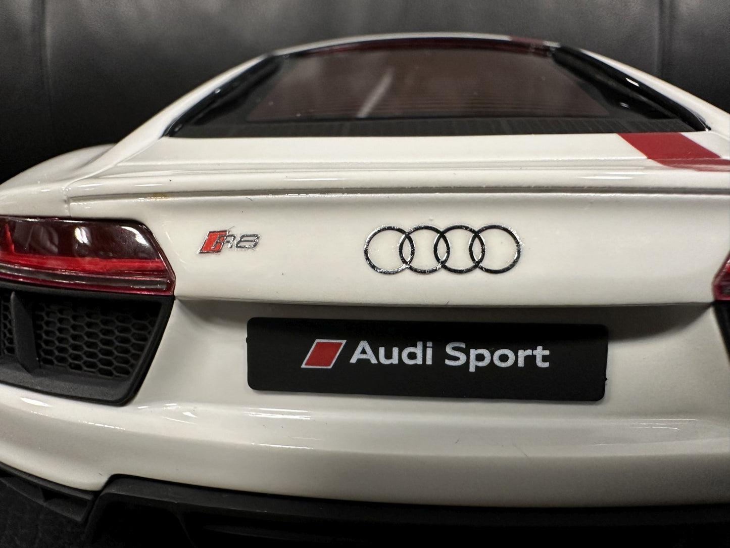 Audi R8 V10 RWS white Limitiert 188/999 1:18 GT Spirit GT247 Ауди Р8 В10 Лимитирана бял