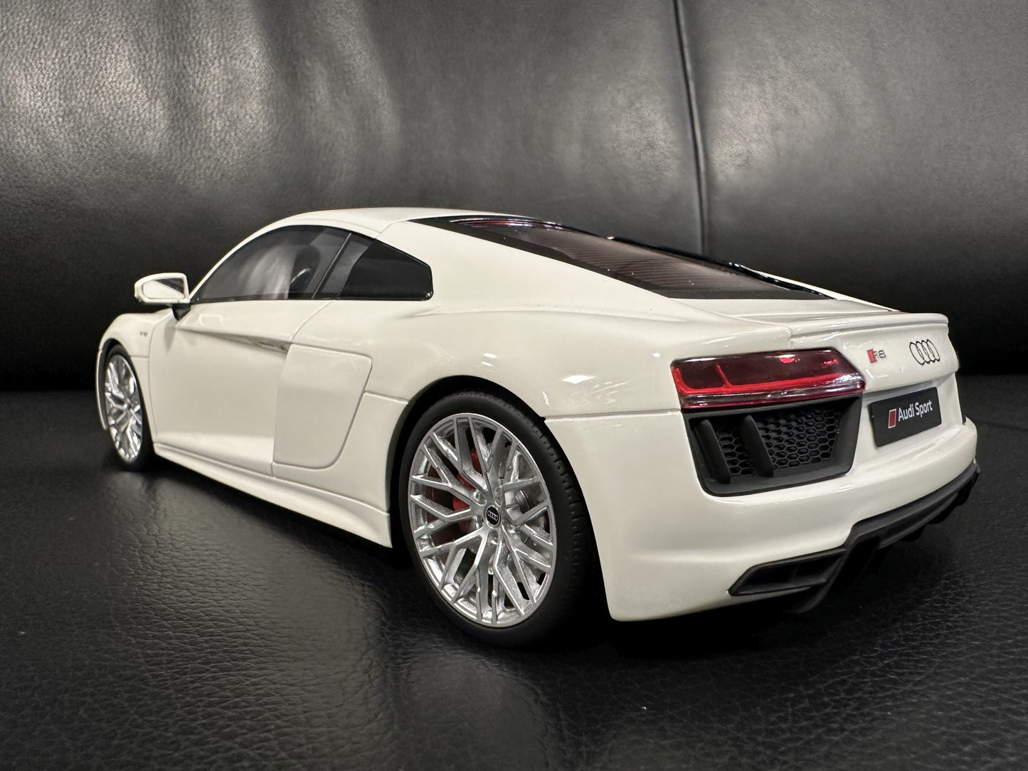 Audi R8 V10 RWS white Limitiert 188/999 1:18 GT Spirit GT247 Ауди Р8 В10 Лимитирана бял