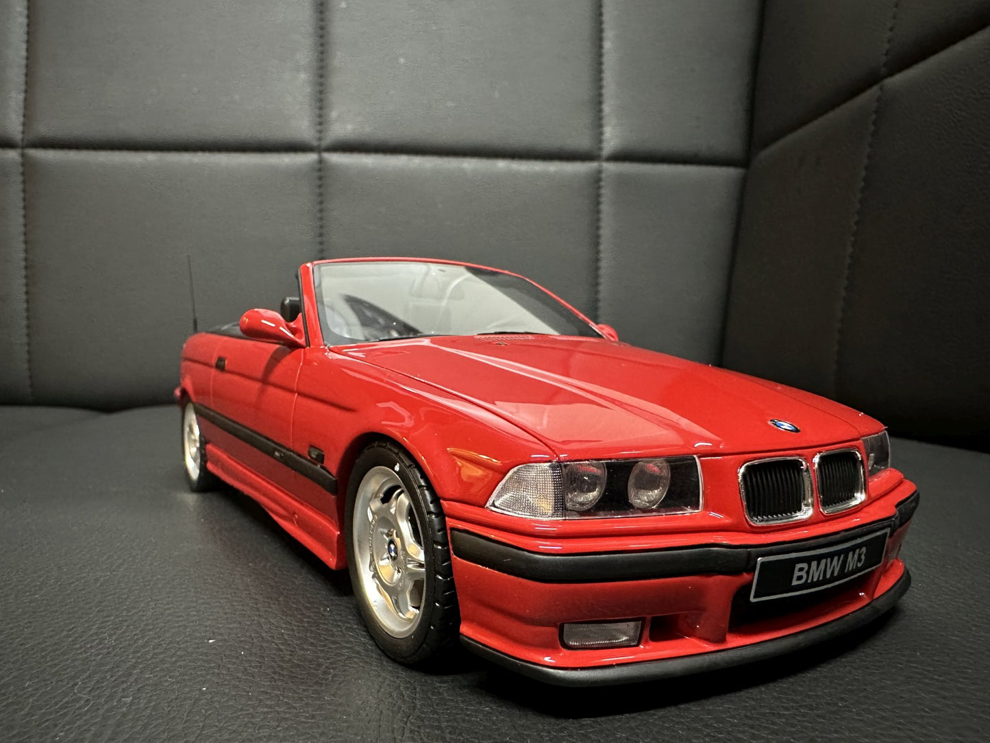 Bmw M3 E36 Cabrio red Limitiert 173/2500 1:18 OTTO OT1048 Бмв M3 Е36 червен Кабрио Лимитирана
