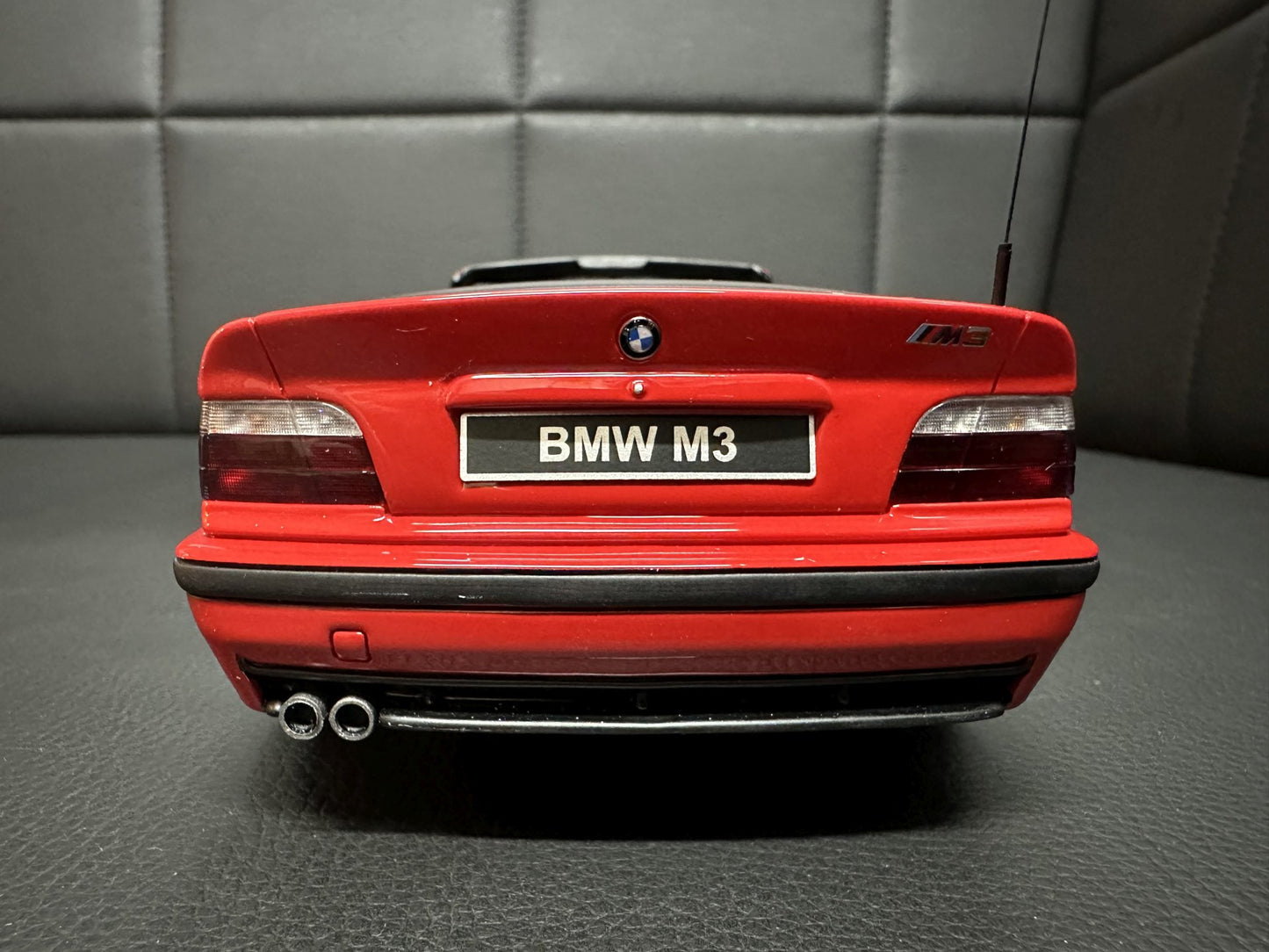 Bmw M3 E36 Cabrio red Limitiert 173/2500 1:18 OTTO OT1048 Бмв M3 Е36 червен Кабрио Лимитирана