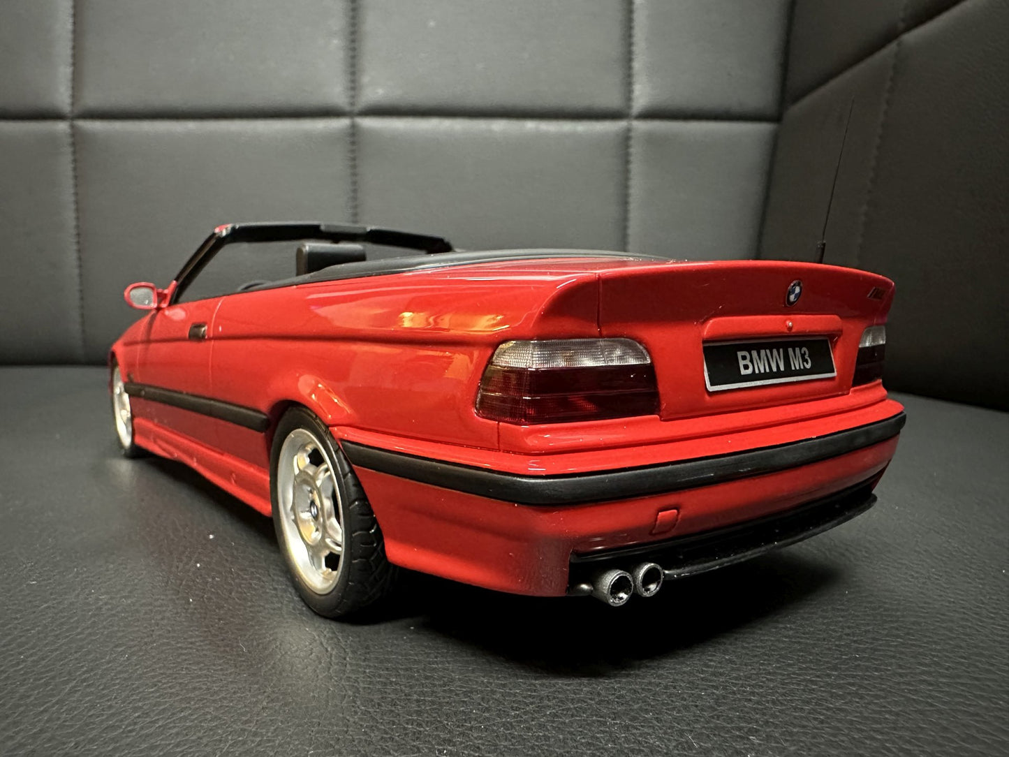 Bmw M3 E36 Cabrio red Limitiert 173/2500 1:18 OTTO OT1048 Бмв M3 Е36 червен Кабрио Лимитирана