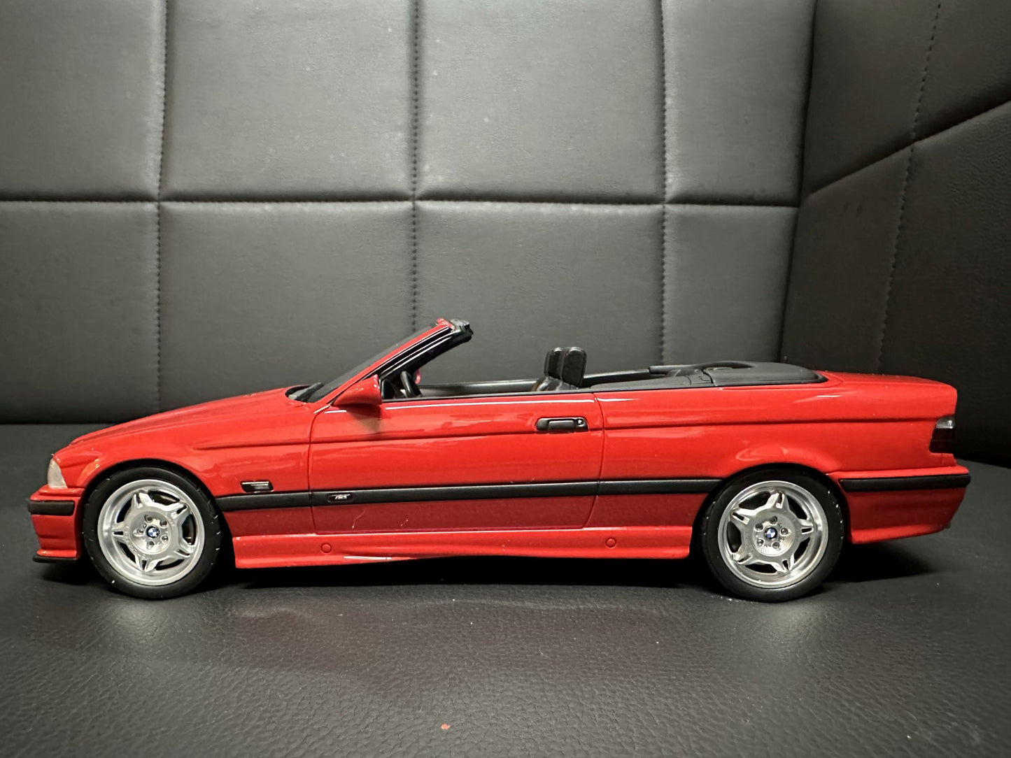 Bmw M3 E36 Cabrio red Limitiert 173/2500 1:18 OTTO OT1048 Бмв M3 Е36 червен Кабрио Лимитирана