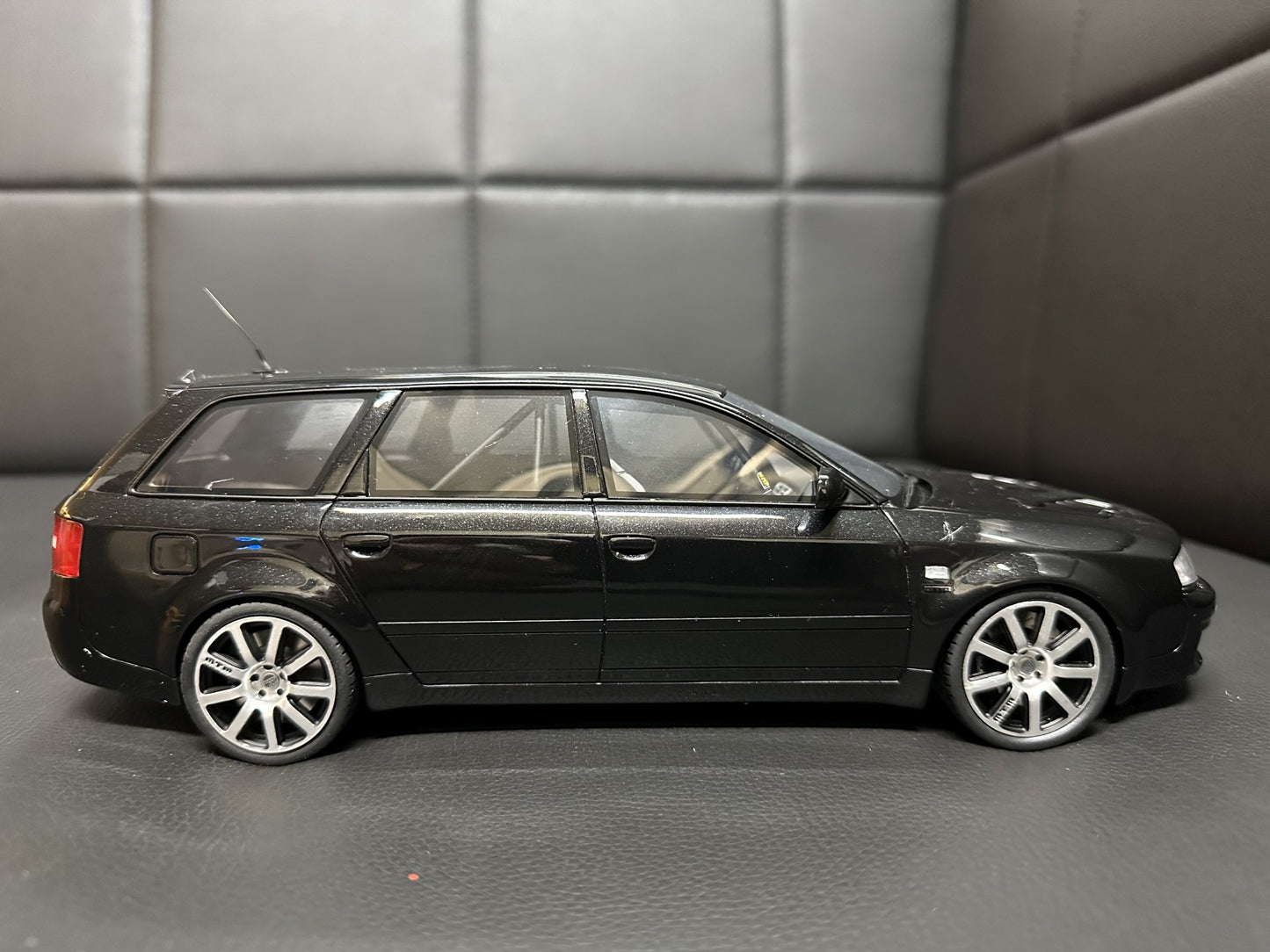 Audi RS6 C5 MTM Clubsport Kombi black Limitiert 1052/3000 1:18 OTTO OT992 Ауди РС6 МТМ черен Комби Лимитирана