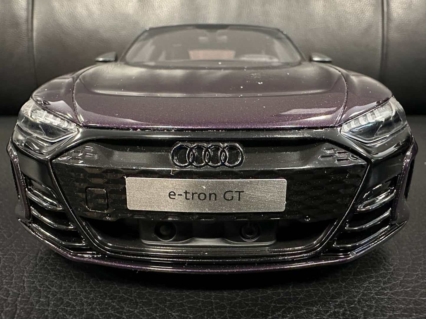 Audi RS E-tron GT violet Limitiert 077/999 1:18 GT Spirit GT392 Ауди РС Е Трон ГТ лилав Лимитирана