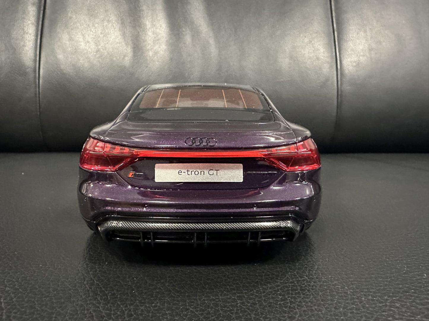 Audi RS E-tron GT violet Limitiert 077/999 1:18 GT Spirit GT392 Ауди РС Е Трон ГТ лилав Лимитирана
