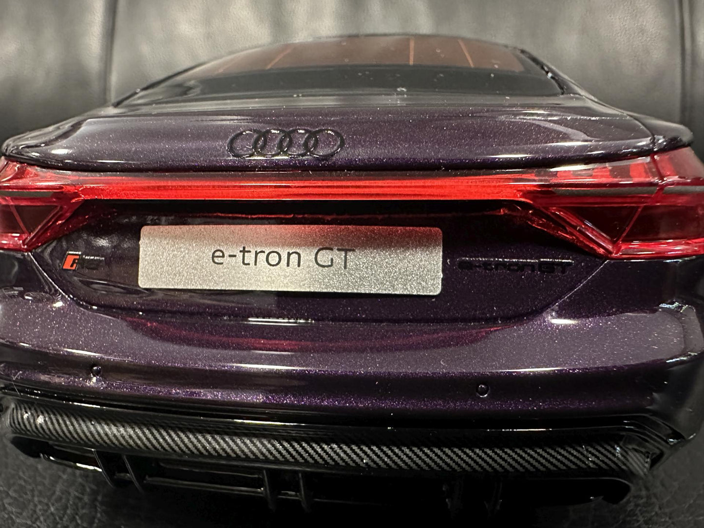 Audi RS E-tron GT violet Limitiert 077/999 1:18 GT Spirit GT392 Ауди РС Е Трон ГТ лилав Лимитирана