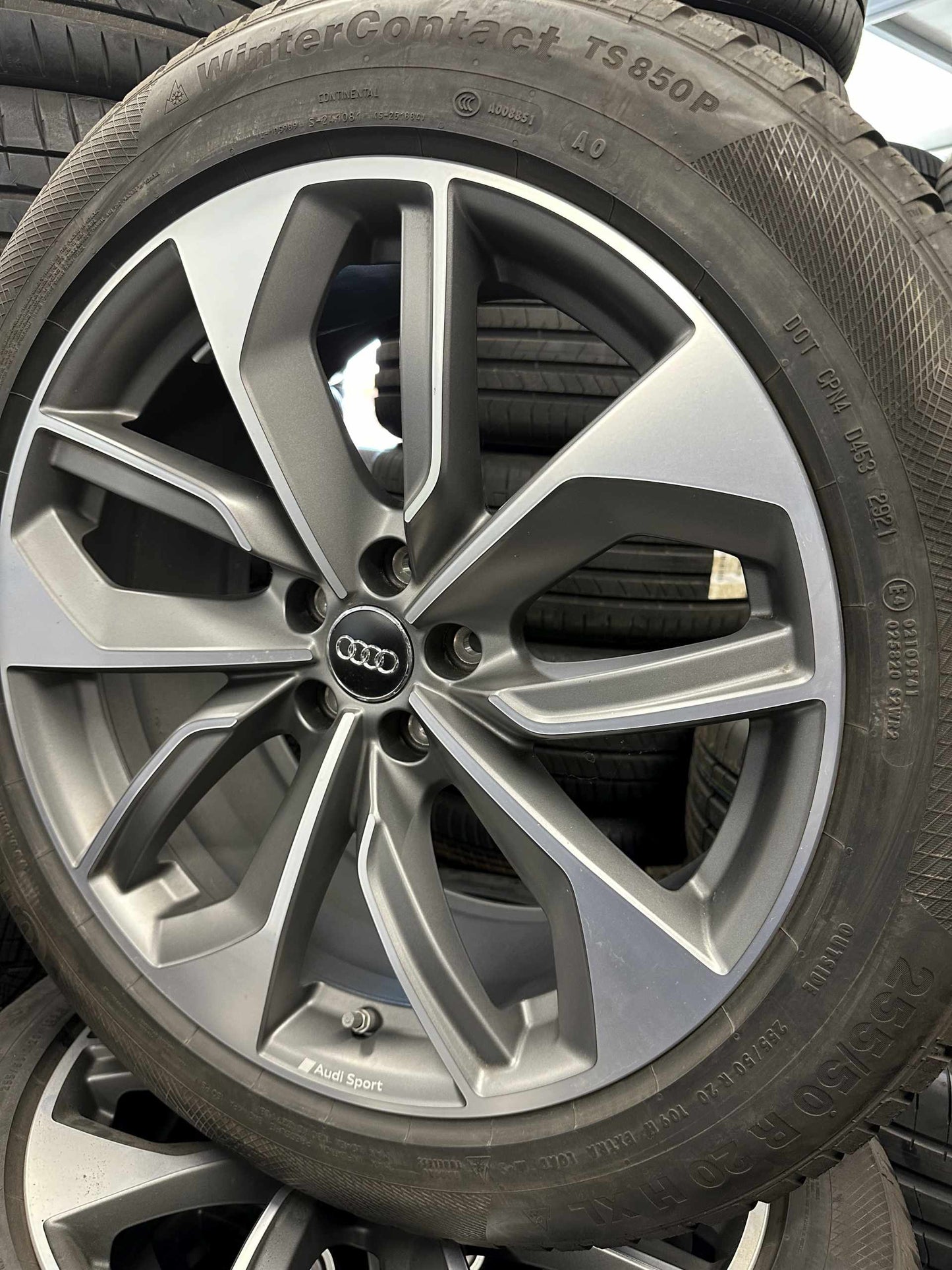Оригинал Като Нови Audi Q7 SQ7 4M Etron E-Tron 4KE 20 Zoll Ауди Q7 SQ7 Етрон Е-Трон 4М 4КЕ Алуминиеви джанти 20 цола зимен комплект зимни гуми