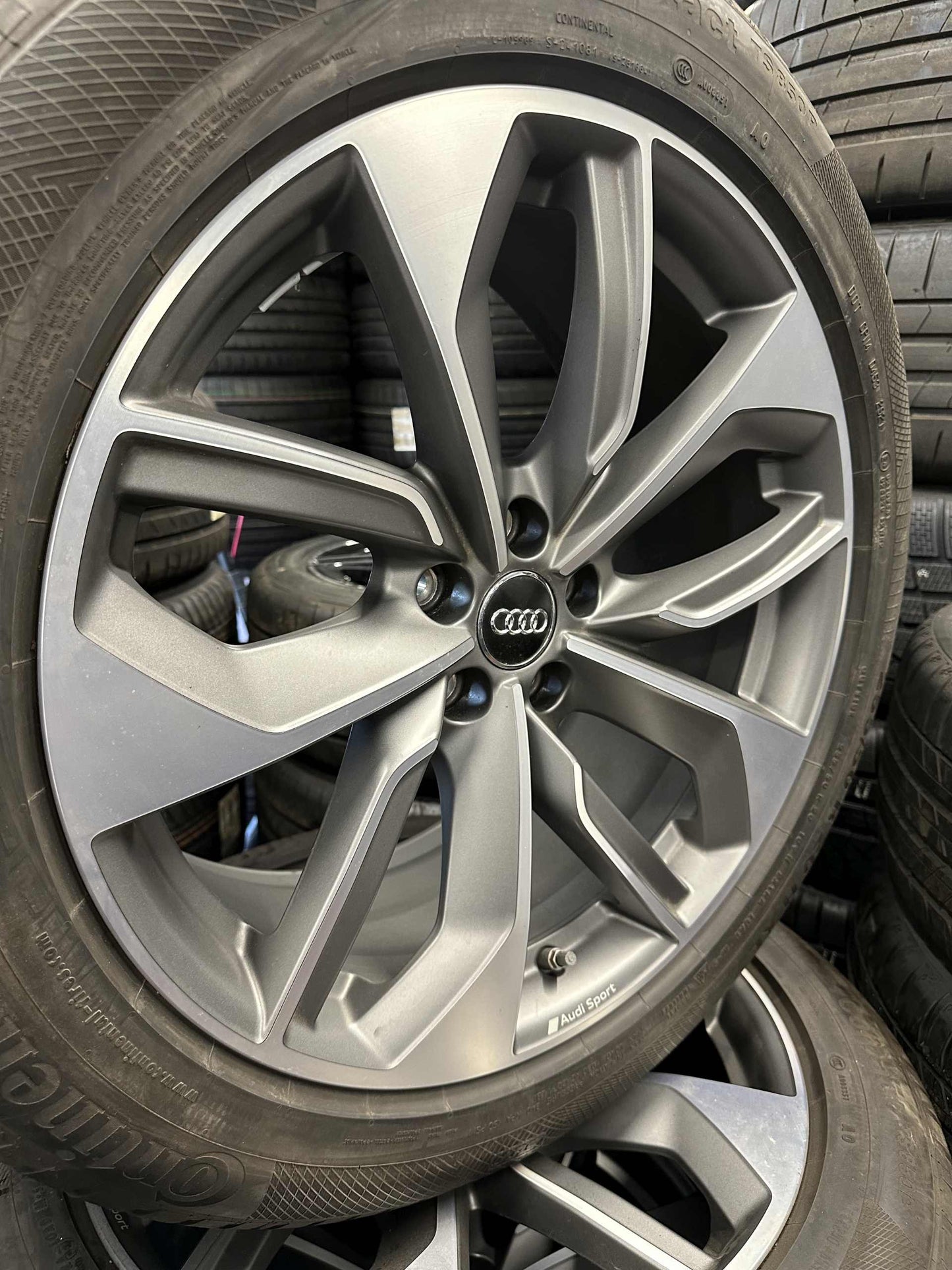 Оригинал Като Нови Audi Q7 SQ7 4M Etron E-Tron 4KE 20 Zoll Ауди Q7 SQ7 Етрон Е-Трон 4М 4КЕ Алуминиеви джанти 20 цола зимен комплект зимни гуми