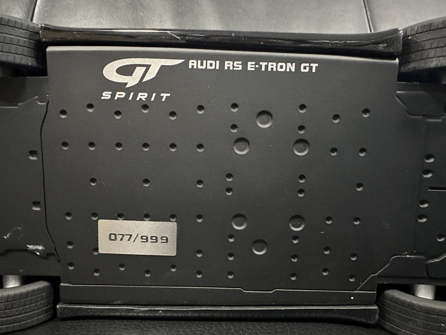 Audi RS E-tron GT violet Limitiert 077/999 1:18 GT Spirit GT392 Ауди РС Е Трон ГТ лилав Лимитирана