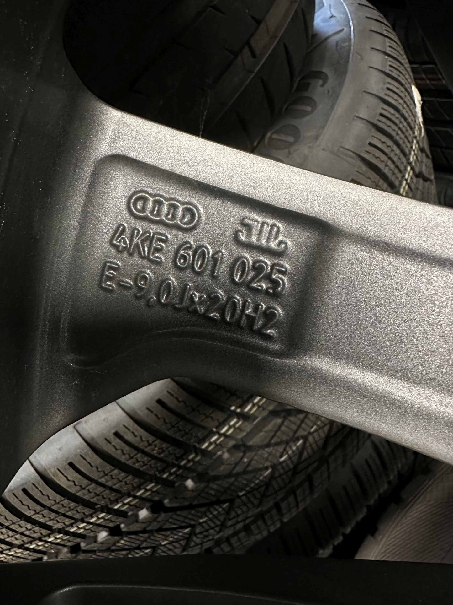 Оригинал Като Нови Audi Q7 SQ7 4M Etron E-Tron 4KE 20 Zoll Ауди Q7 SQ7 Етрон Е-Трон 4М 4КЕ Алуминиеви джанти 20 цола зимен комплект зимни гуми