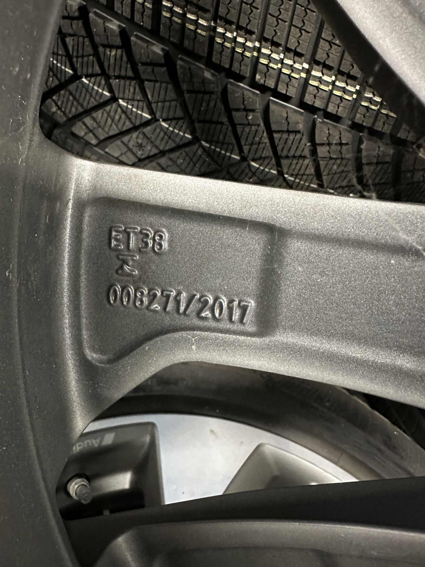 Оригинал Като Нови Audi Q7 SQ7 4M Etron E-Tron 4KE 20 Zoll Ауди Q7 SQ7 Етрон Е-Трон 4М 4КЕ Алуминиеви джанти 20 цола зимен комплект зимни гуми