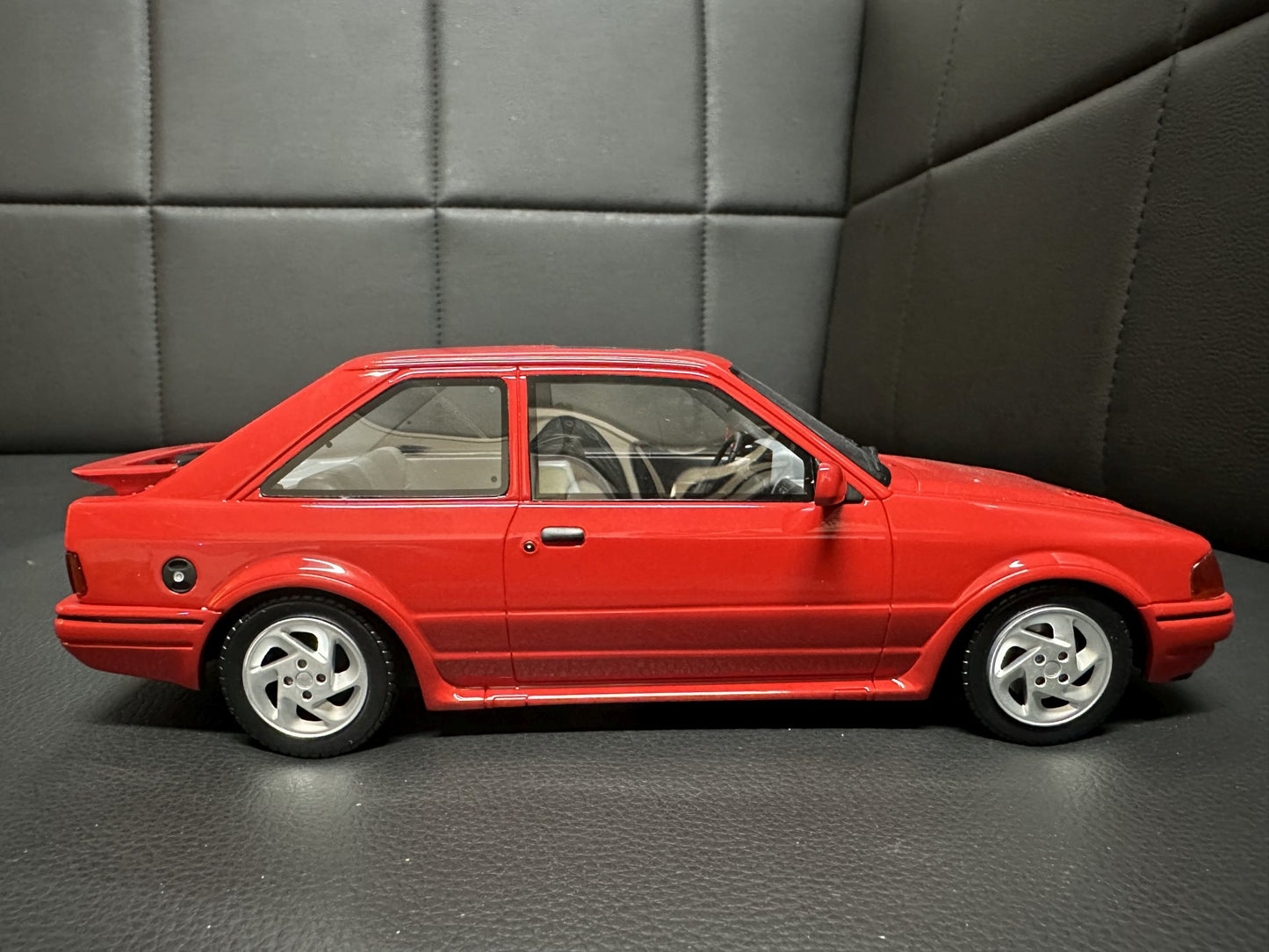 Ford Escort MK4 RS Turbo Coupe red Limitiert 1747/3000 1:18 OTTO OT826 Форд Ескорт МК4 Турбо червен Лимитирана