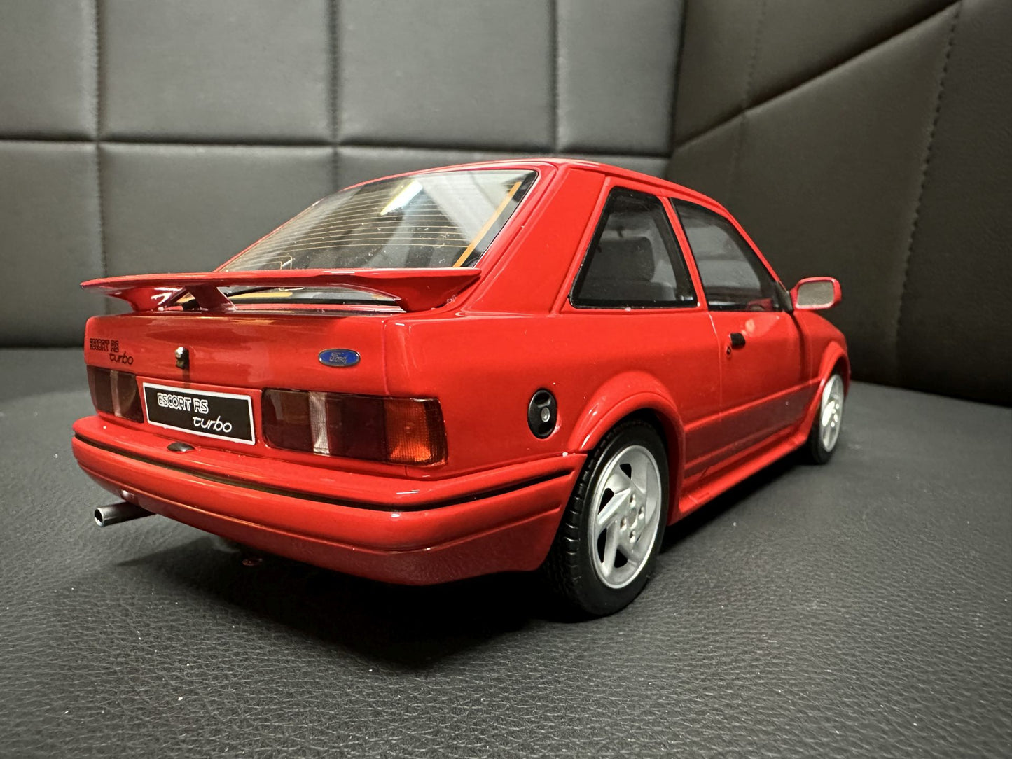 Ford Escort MK4 RS Turbo Coupe red Limitiert 1747/3000 1:18 OTTO OT826 Форд Ескорт МК4 Турбо червен Лимитирана