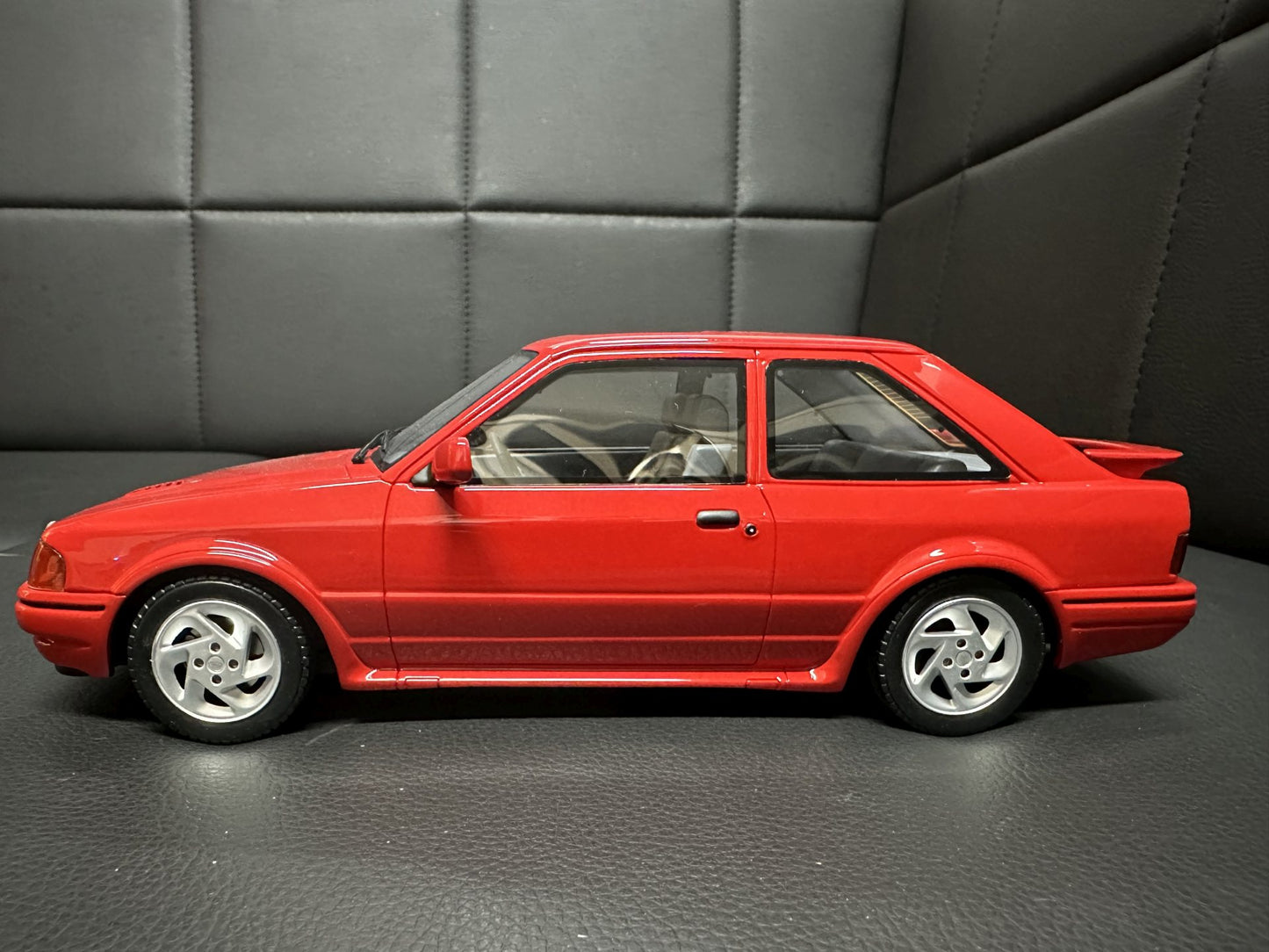Ford Escort MK4 RS Turbo Coupe red Limitiert 1747/3000 1:18 OTTO OT826 Форд Ескорт МК4 Турбо червен Лимитирана