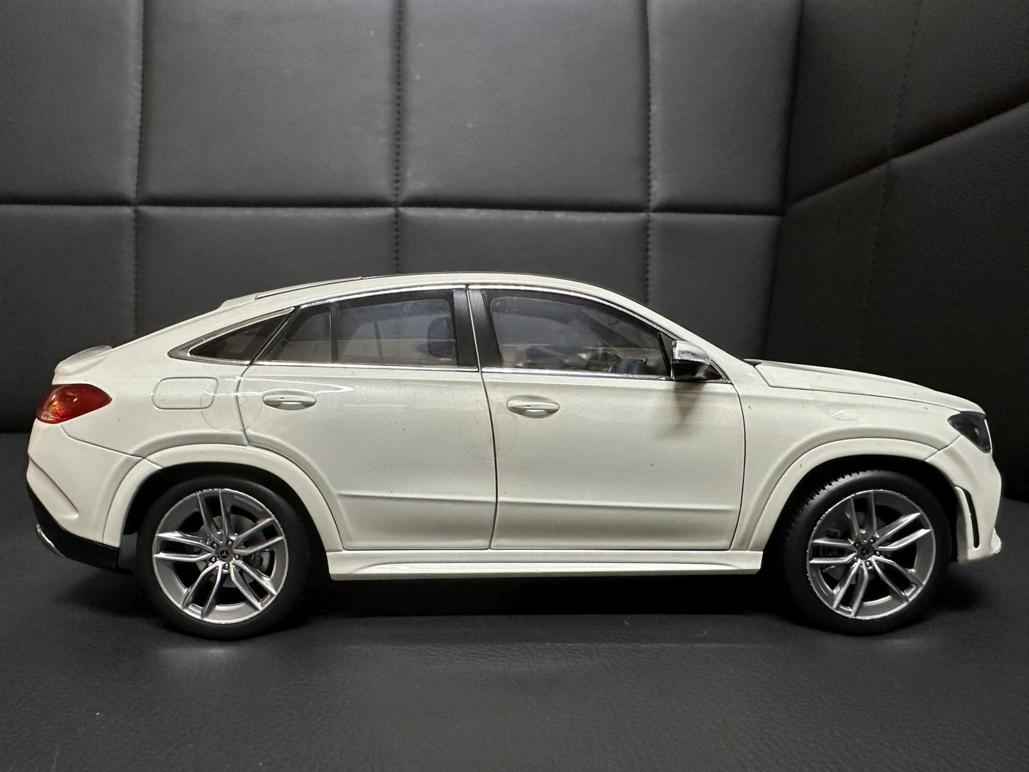 Mercedes Benz GLE Coupe V167 white 1:18 i Scale Мерцедес Бенц ГЛЕ Купе бял