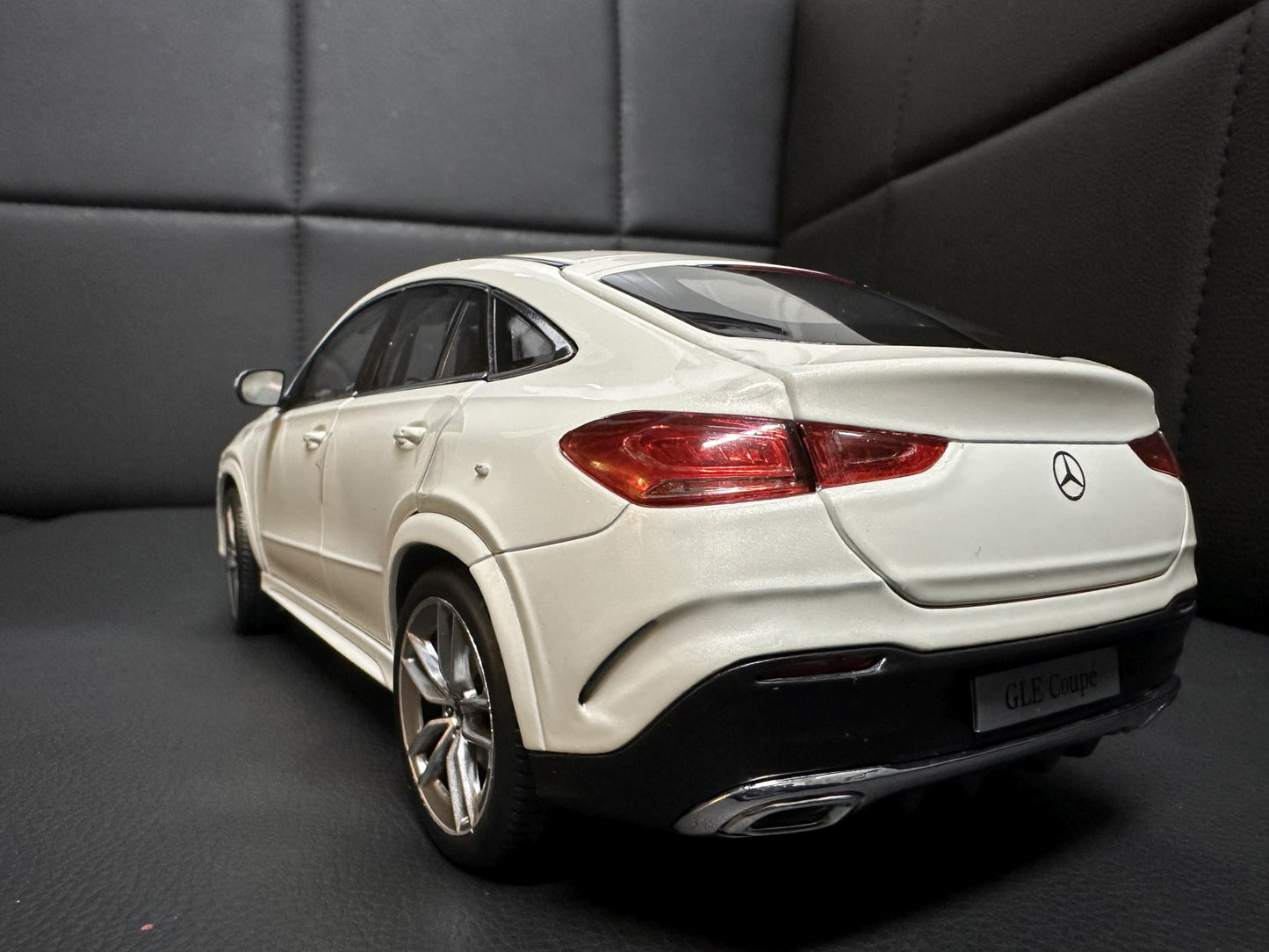 Mercedes Benz GLE Coupe V167 white 1:18 i Scale Мерцедес Бенц ГЛЕ Купе бял