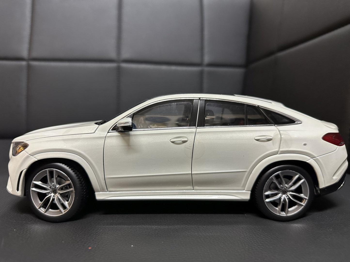 Mercedes Benz GLE Coupe V167 white 1:18 i Scale Мерцедес Бенц ГЛЕ Купе бял