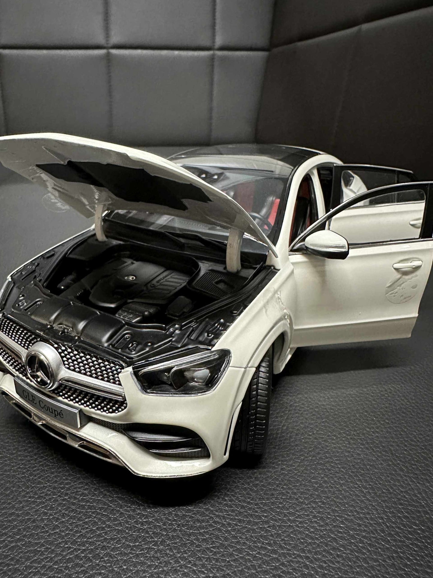 Mercedes Benz GLE Coupe V167 white 1:18 i Scale Мерцедес Бенц ГЛЕ Купе бял