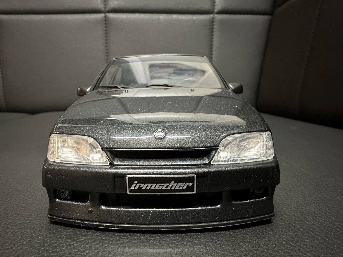 Opel Omega EVO500 1990 black 1:18 Solido S1809701 Опел Омега ЕВО500 1990 черен