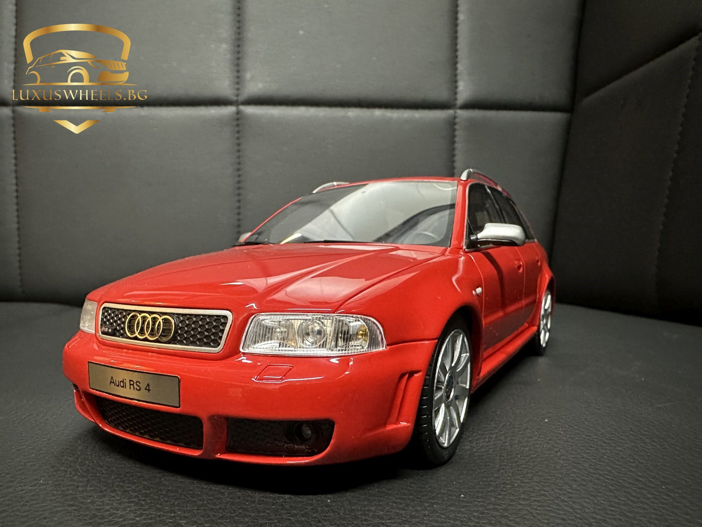 Audi RS4 B5 Kombi red Limitiert 860/2000 1:18 OTTO OT1026 Ауди РС4 червен Комби Лимитирана