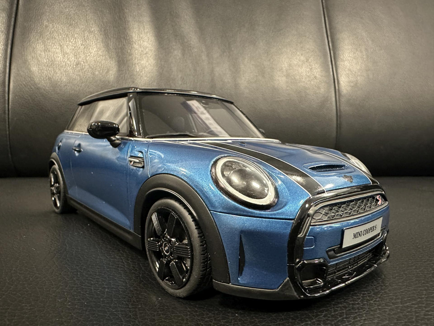 MINI Cooper S 2021 blue Limitiert 353/999 1:18 OTTO OT982 Мини Купър С Лимитирана син