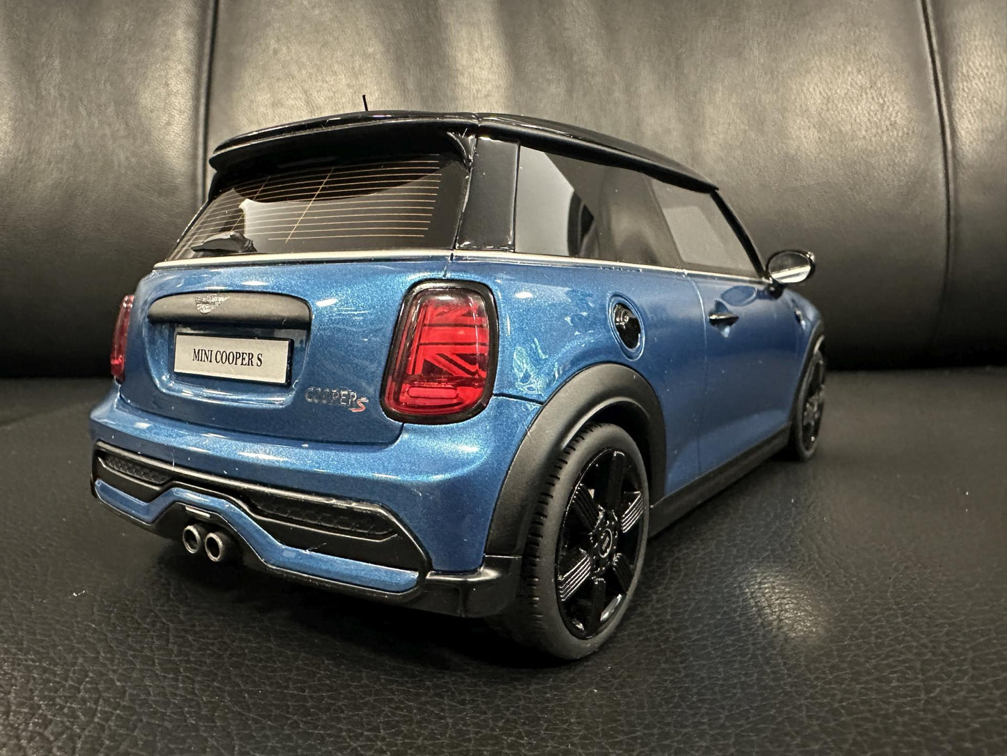 MINI Cooper S 2021 blue Limitiert 353/999 1:18 OTTO OT982 Мини Купър С Лимитирана син