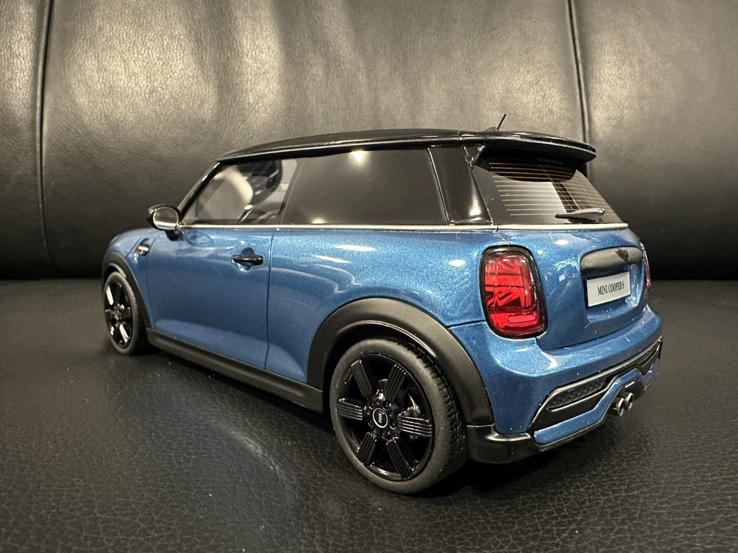 MINI Cooper S 2021 blue Limitiert 353/999 1:18 OTTO OT982 Мини Купър С Лимитирана син