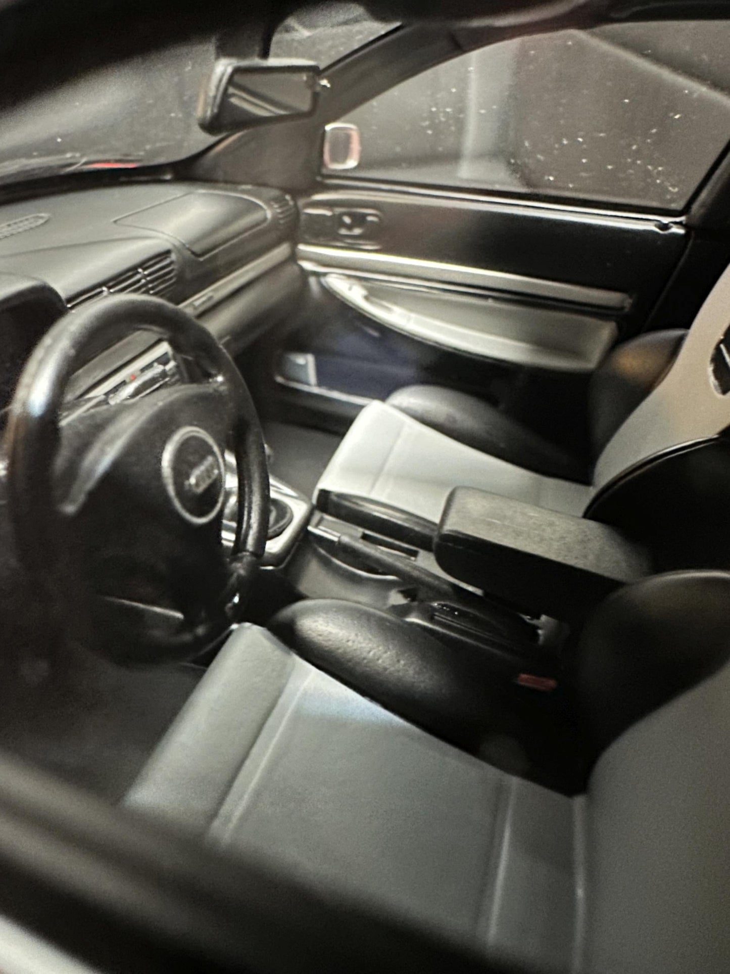 Audi RS4 B5 Kombi red Limitiert 860/2000 1:18 OTTO OT1026 Ауди РС4 червен Комби Лимитирана