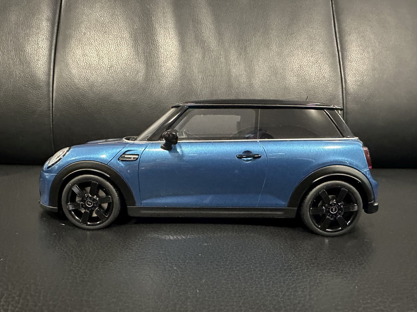 MINI Cooper S 2021 blue Limitiert 353/999 1:18 OTTO OT982 Мини Купър С Лимитирана син