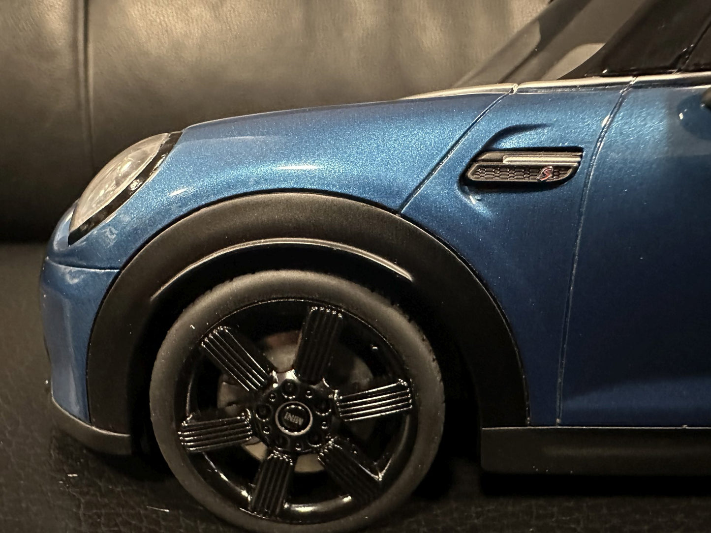 MINI Cooper S 2021 blue Limitiert 353/999 1:18 OTTO OT982 Мини Купър С Лимитирана син