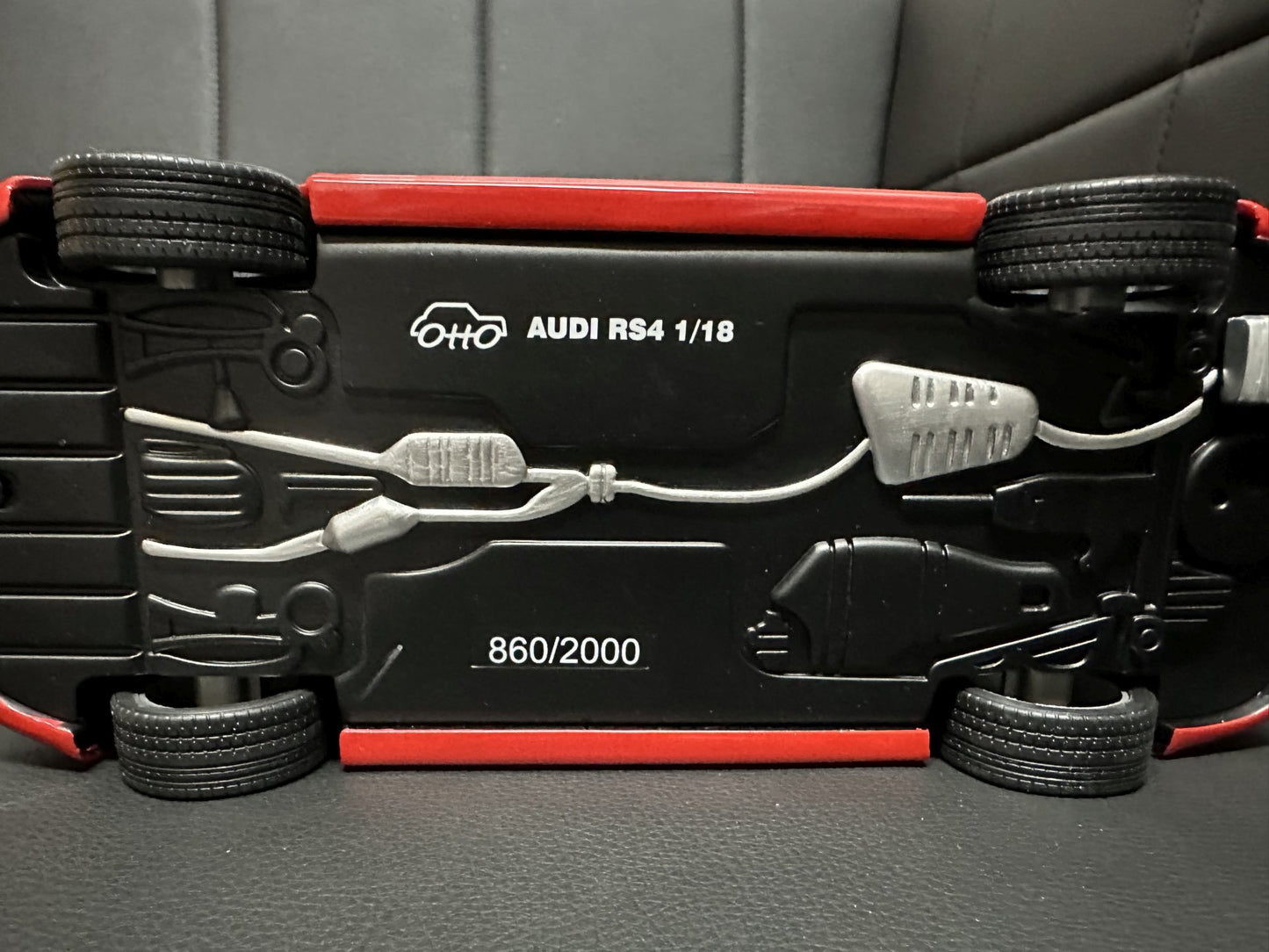 Audi RS4 B5 Kombi red Limitiert 860/2000 1:18 OTTO OT1026 Ауди РС4 червен Комби Лимитирана