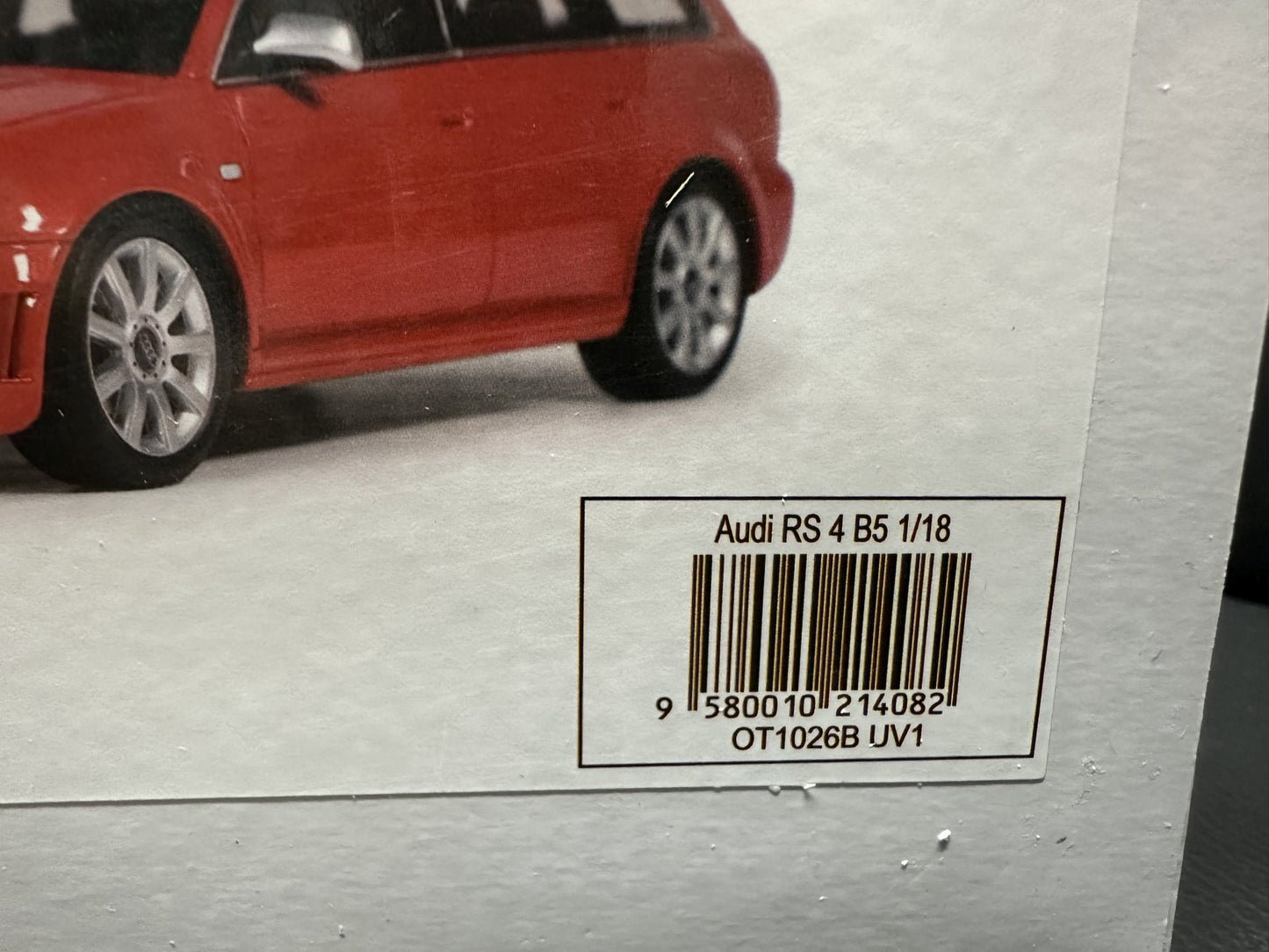 Audi RS4 B5 Kombi red Limitiert 860/2000 1:18 OTTO OT1026 Ауди РС4 червен Комби Лимитирана